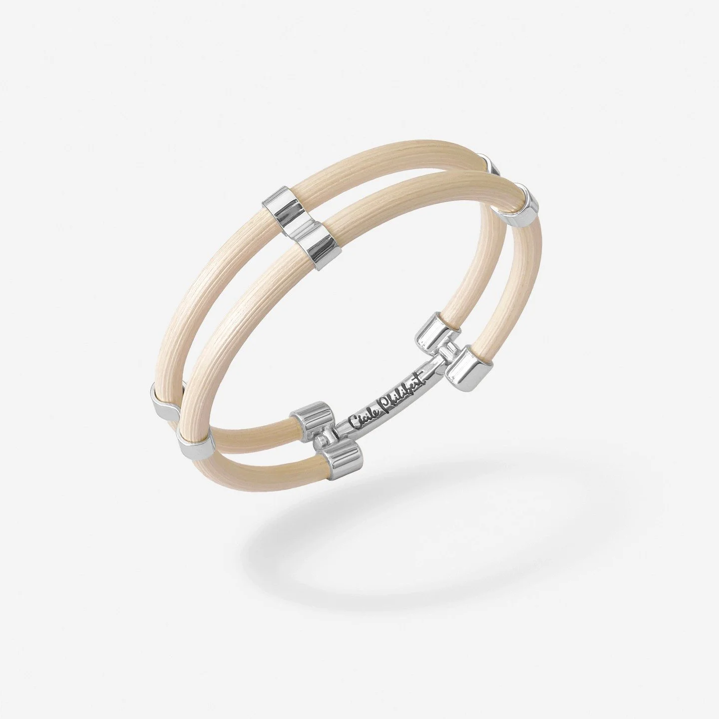 Bonne nouvelle !
Le bracelet NA-NA revient dans une nouvelle version, en rotin naturel et m&eacute;tal argent&eacute; !
Il est enfin disponible sur www.cecilephilibert.com 

#lancement #bracelet #bijou #rotin #cr&eacute;ation #artisanat #francais #no