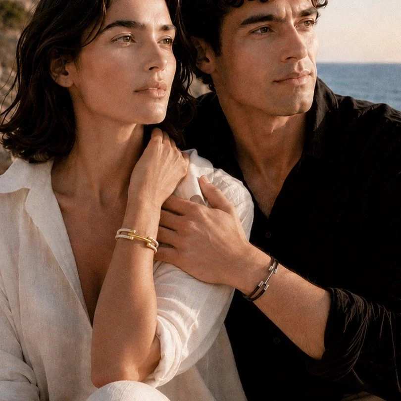 Le bracelet 2 joncs, en moelle de rotin et m&eacute;tal, s&eacute;duit aussi bien les hommes que les femmes.
Un bijou mixte qui s&rsquo;adapte &agrave; tous les styles, dans la couleur qui vous ressemble.
#bracelet #bijouxartisanaux #faitmainenFrance