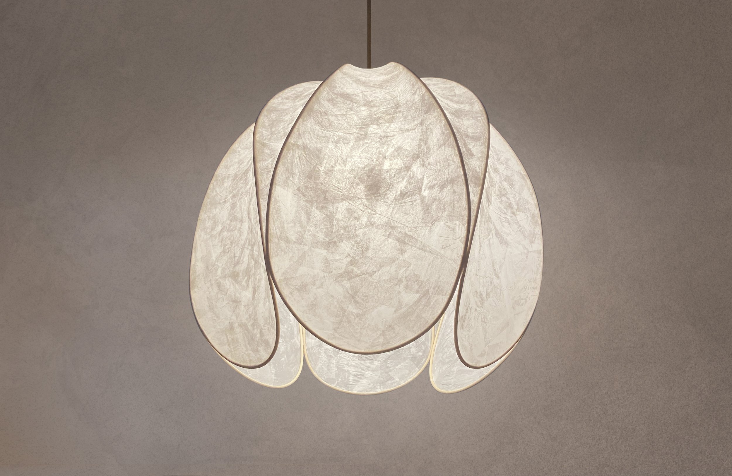 TULIPIA - SUSPENTION - allumee 3- CECILE PHILIBERT.jpg
