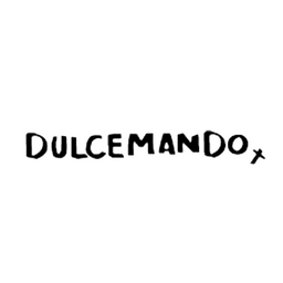 Texto que dice 'DULCEMANDO' en letras negras sobre fondo blanco.