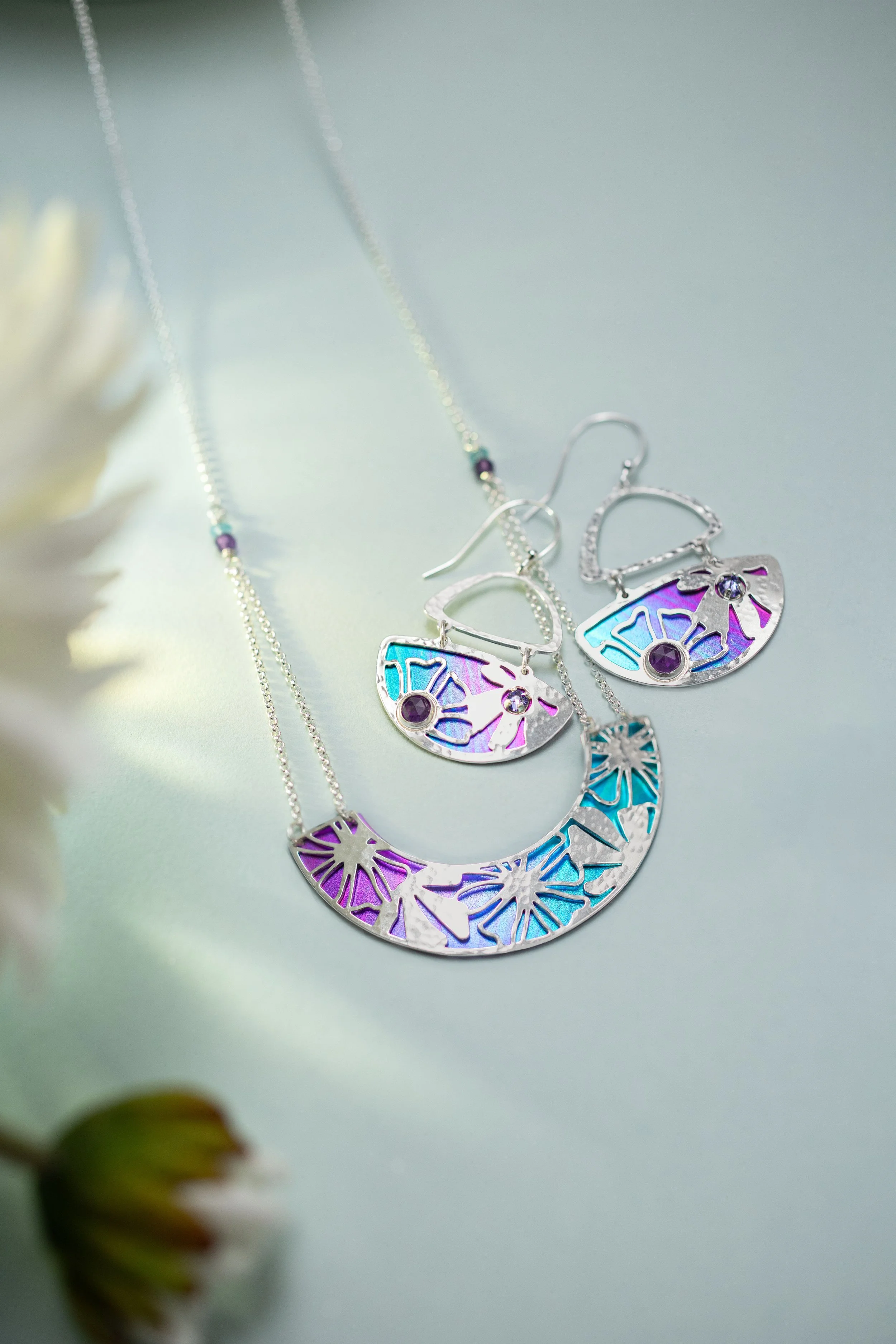 10039119LN_KateNecklace_DemiEarrings_Glam_B.jpg