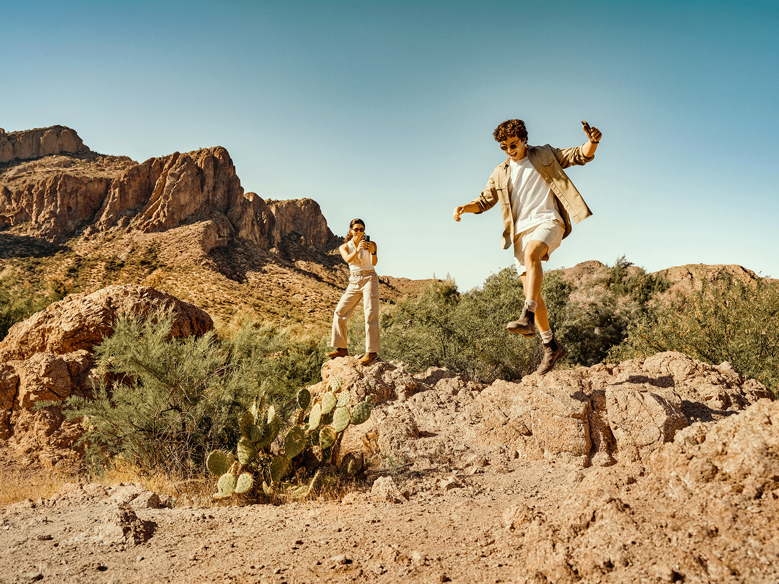 OB92008_Lifestyle_Cactus_Couple_V4_1361_comp.png