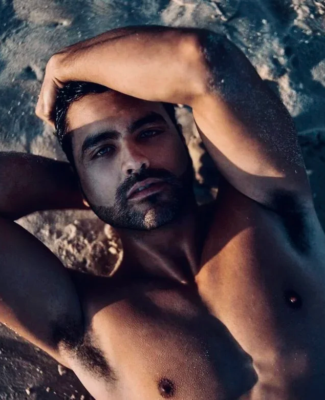 sensual-male-escort-berlin-gus.png