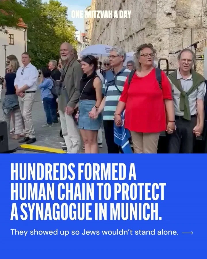 During Shabbat services in Munich, a pro-Palestinian rally marched past the city’s main synagogue shouting antisemitic and anti-Zionist slogans as Jews prayed inside. But the community didn’t stand alone.
Local groups, including @muenche