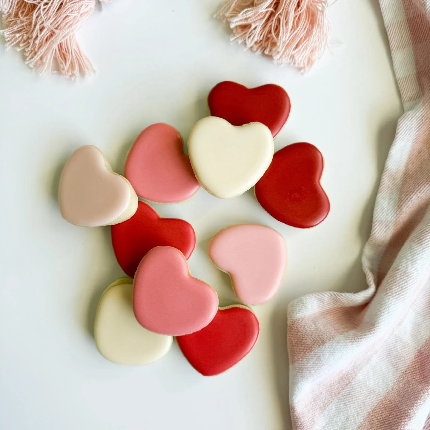 Friday reminder to pre-order the cute cookies 💕🍪
Our Valentine&rsquo;s Day collection won&rsquo;t be around much longer!
Guaranteed to be the favorite Valentine in the box!

Order here!: www.sweetpinecookies.com

#schoolvalentine #schoolvalentinesp