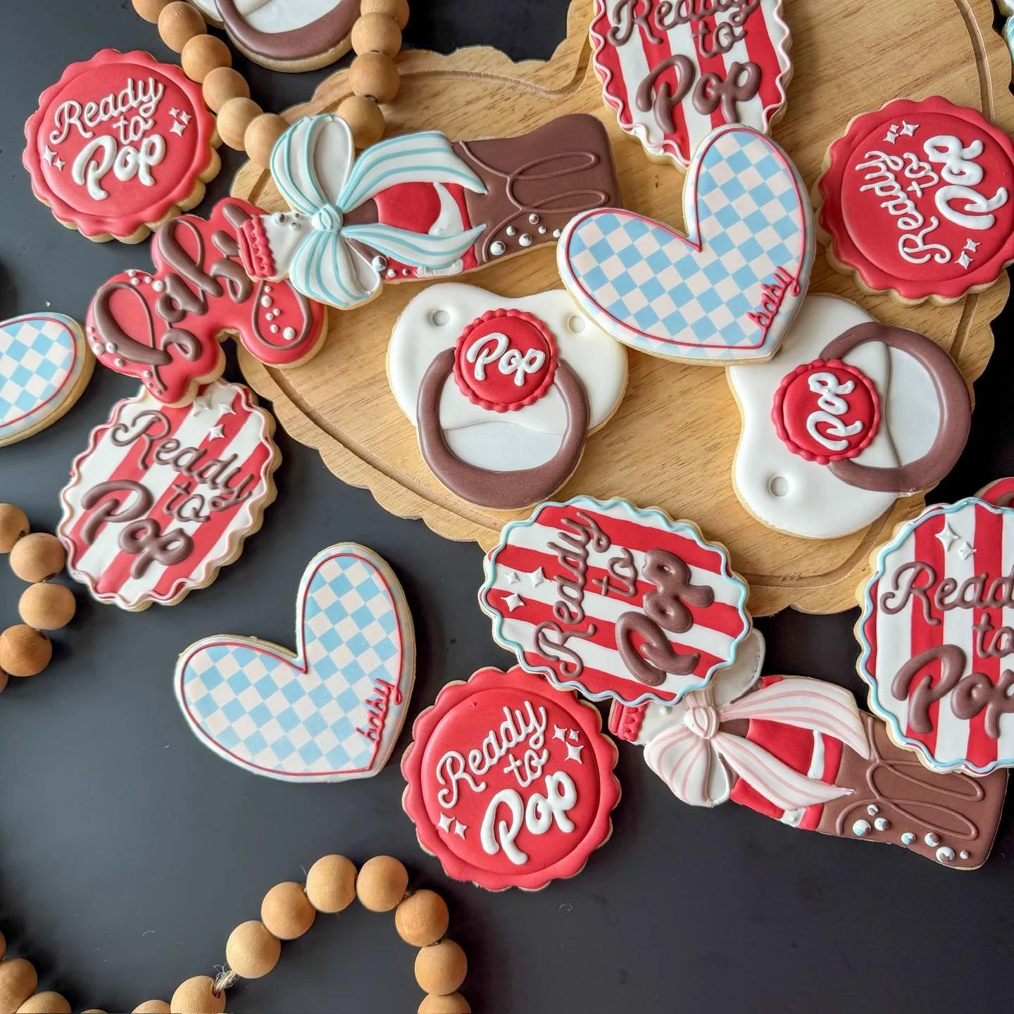 Pop culture.
Literally. 🥤🍼🍪

#readytopop #readytopopbabyshower #babyshowertheme #sodababyshower #dirtysoda #dirtysodashop #coketheme #babyshowerthemeideas #babyshower #babyshowercookies