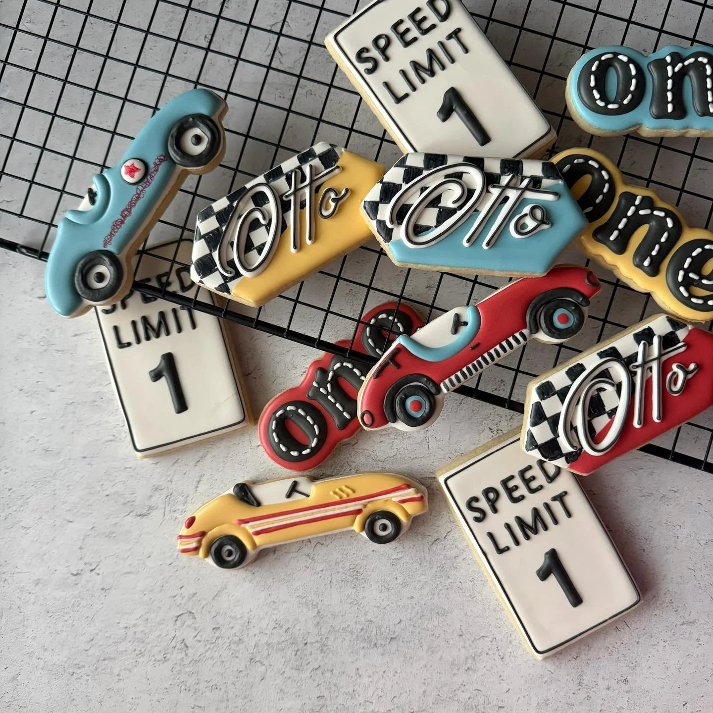 He&rsquo;s ONE fast kid 🚗🍪
We&rsquo;re just here for the pit stop snacks 😌

#firstbirthday #firstbirthdayparty #racecar #racecarbirthdayparty #racecarbirthday #speedlimitone #birthdaytreat #birthdaysnacks #birthdaydessert #birthdaydesserttable #su