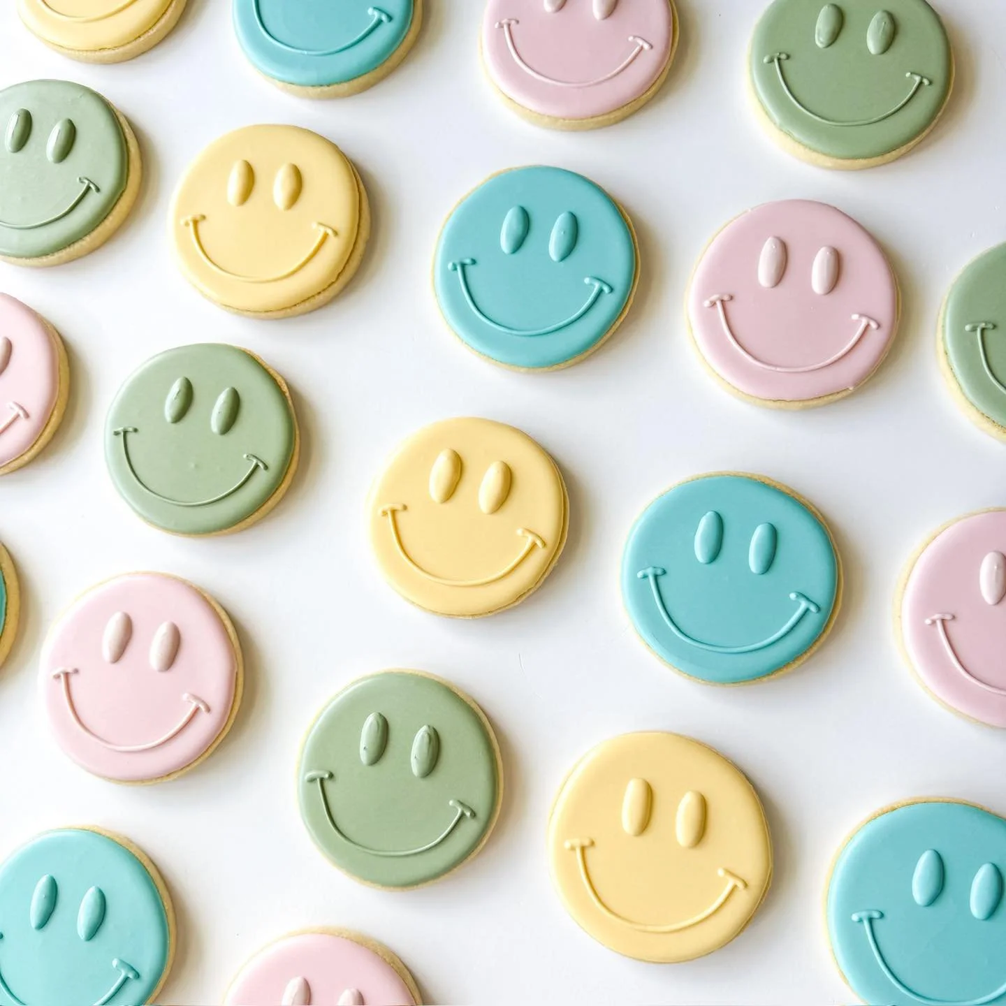 Hump Day calls for a throwback 🐫🍪
Consider this your midweek pick-me-up 😊

#smileyface #classroomcookies #classroomtreats #teacherappreciationgift #teacherappreciationweek #teacherappreciationday #TeacherApproved #humpday #humpdaywednesday #smiley