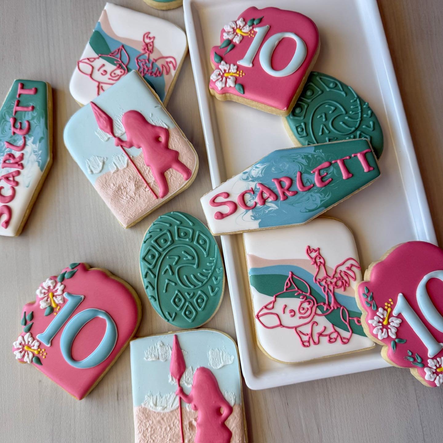 Scarlett of MoTENui 🌊🍪
A wayfinder in the making.

#moana #moanaparty #moanabirthday #moanabirthdayparty #moanacookies #tenthbirthday #tenthbirthdayparty #tenthbirthdaycookies #birthdaycookies #moana2 #Disney #disneyinspired #sugarcookiesdecorated 