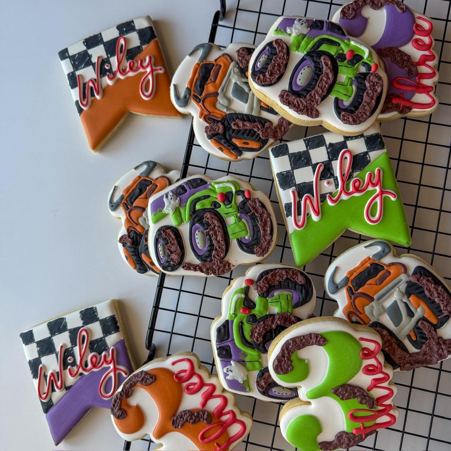 If your toddler can name every monster truck but not the days of the week&hellip; same.
Grave Digger or El Toro Loco?? 🚜👇

#monsterjam #monstertruck #eltoroloco #gravedigger #gravediggermonstertruck #monstertruckbirthday #monsterjambirthday #monste