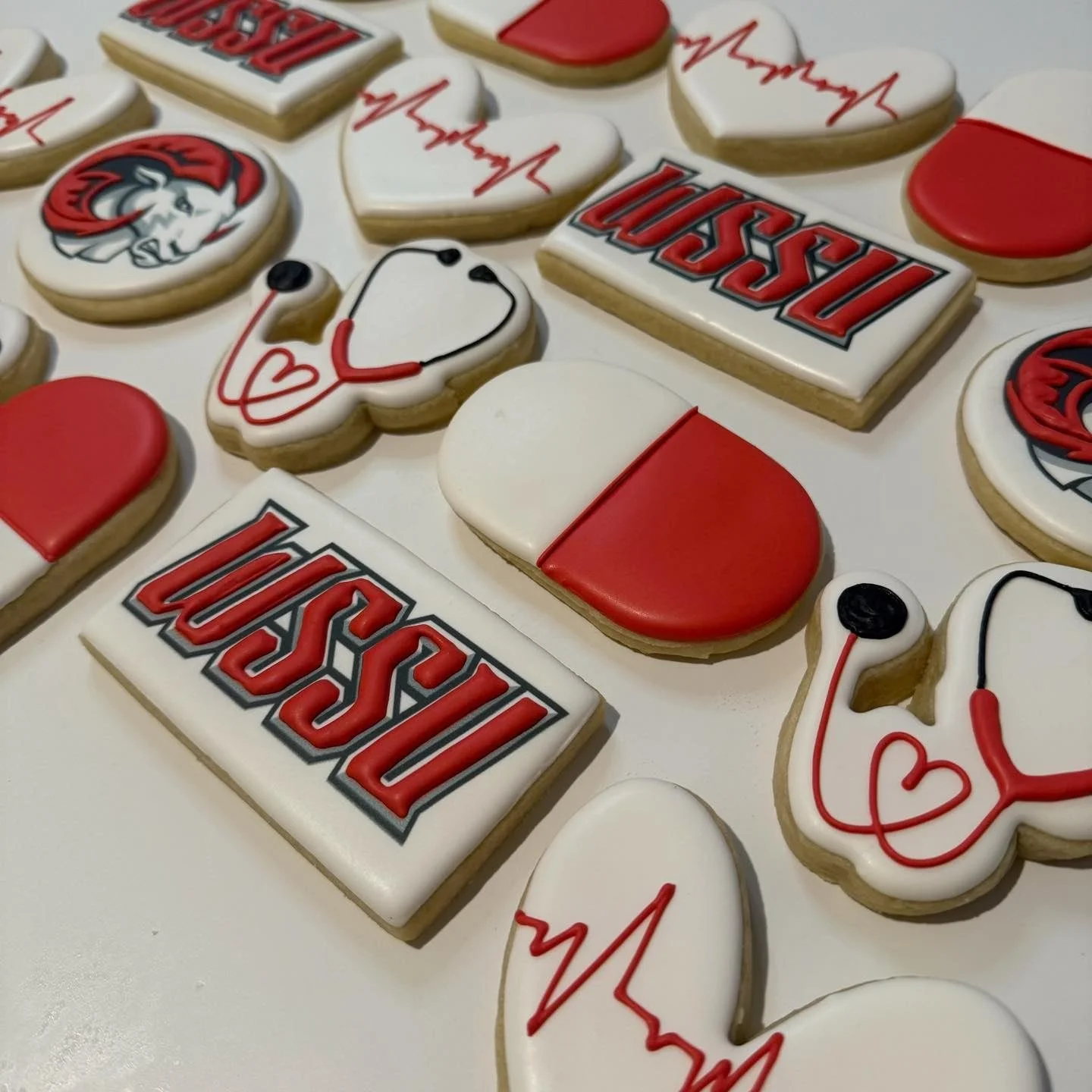 Happy National Certified Nurses Day 🩺🍪
Vitals: strong. Coffee: necessary. Cookies: required 🤍

&hellip;and yes, this is your sign to start thinking about graduation cookies 👀🎓

#CertifiedNurses #certifiednursesday #graduation #graduationday #gra