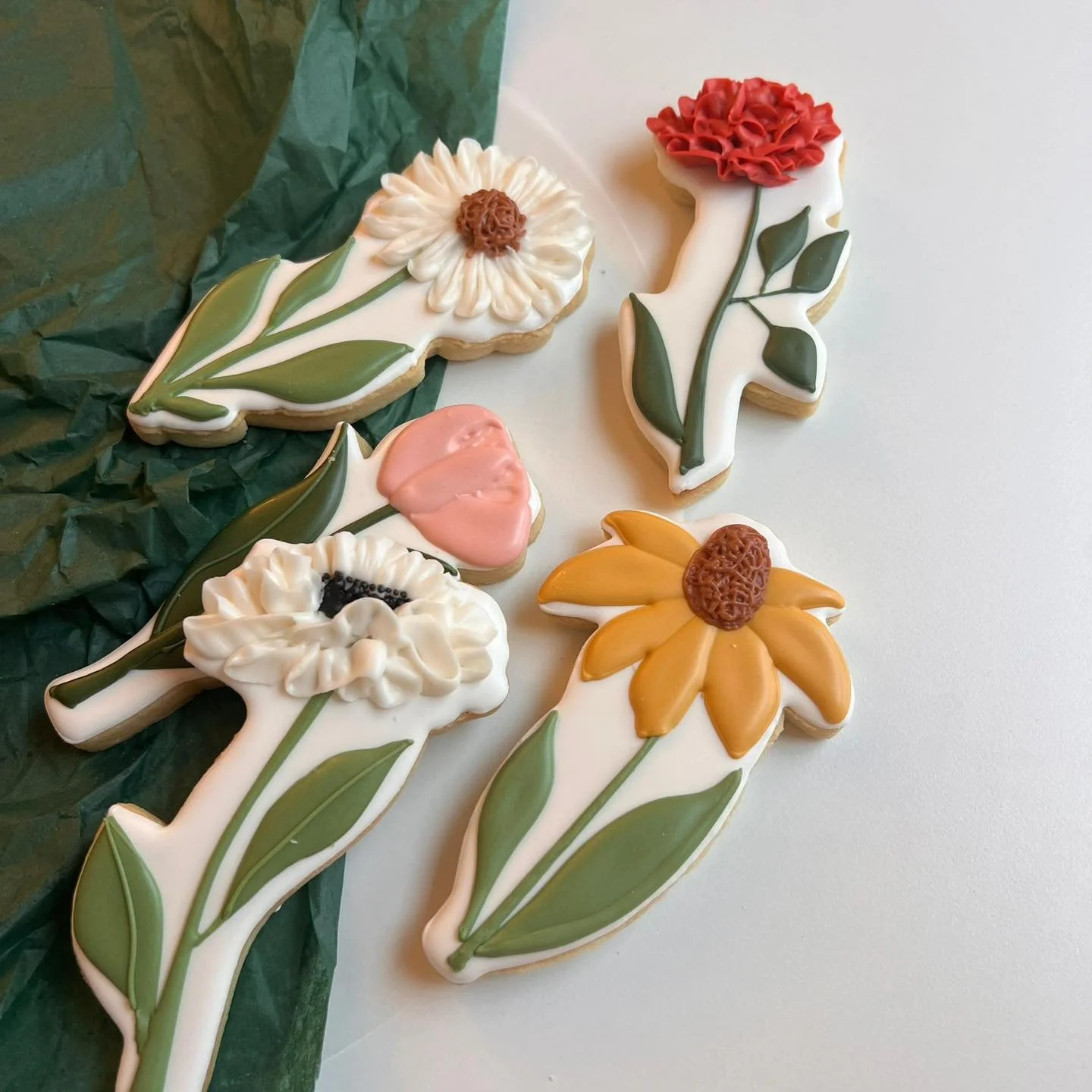 First day of spring 🌸
We will be acting accordingly 🍪💅🏼

#firstdayofspring🌸 #firstdayofspring #springhassprung #spring #springishere #flower #flowerlover #flowerart #flowergram #flowercookie #sugarcookiesdecorated #royalicingcookies #sugarcookie