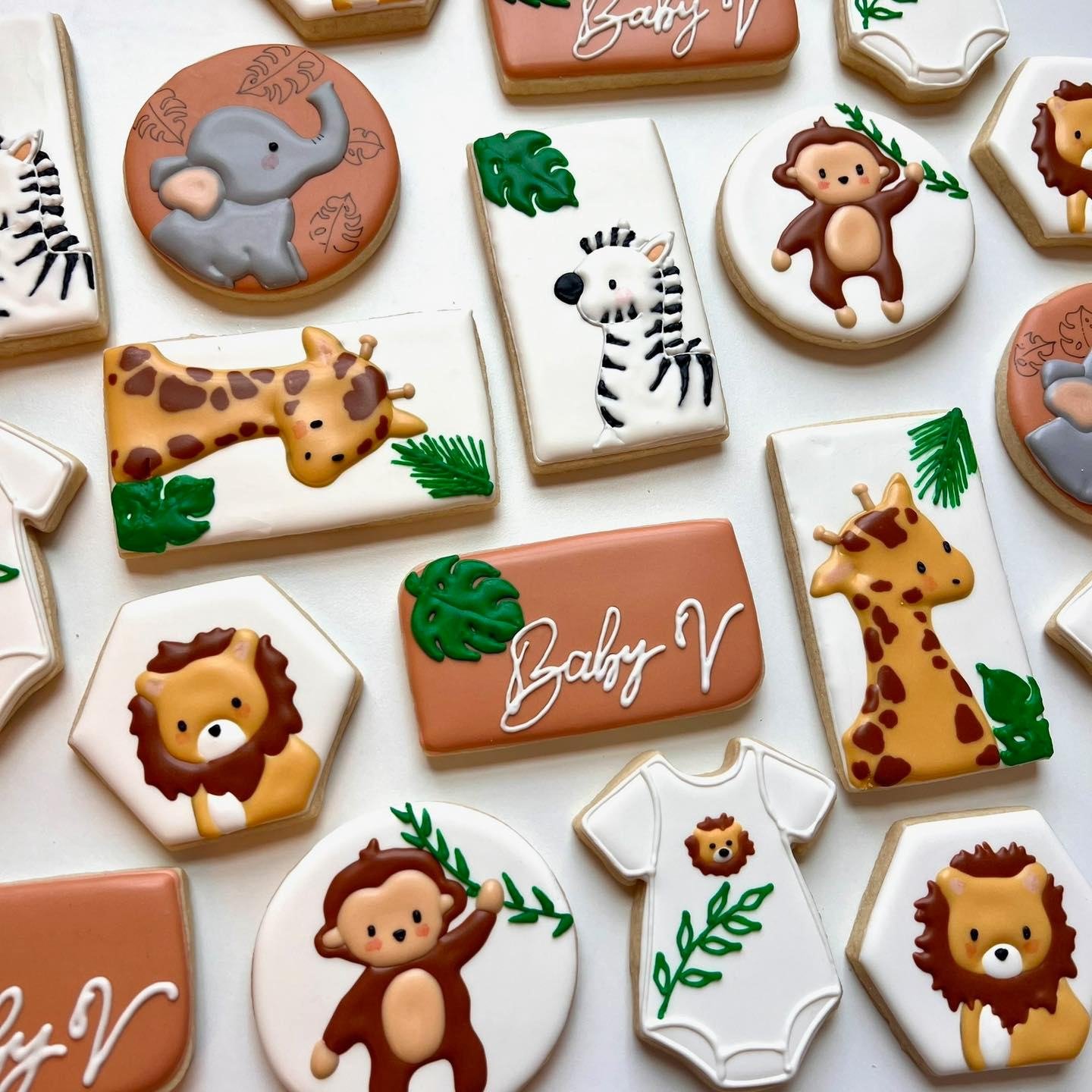 National Zoo Lovers Day found us in our natural habitat 🦁

#zooloversday #safaricookies #babyshowercookies #safaribabyshower #customcookies #junglebaby #babyshower #safarianimals #junglenursery #wildone #sugarcookiesdecorated #royalicingcookies #sug