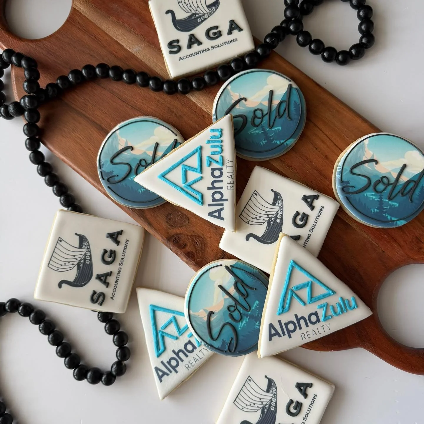 Happy National Colorado Day🤍
Good cookies don&rsquo;t stay local. Neither do good impressions! 🍪
We ship nationwide! 📦

#nationalcoloradoday #corporategifting #customcookies #clientgifts #shippingcookies #corporatecookies #nationwideshipping #busi