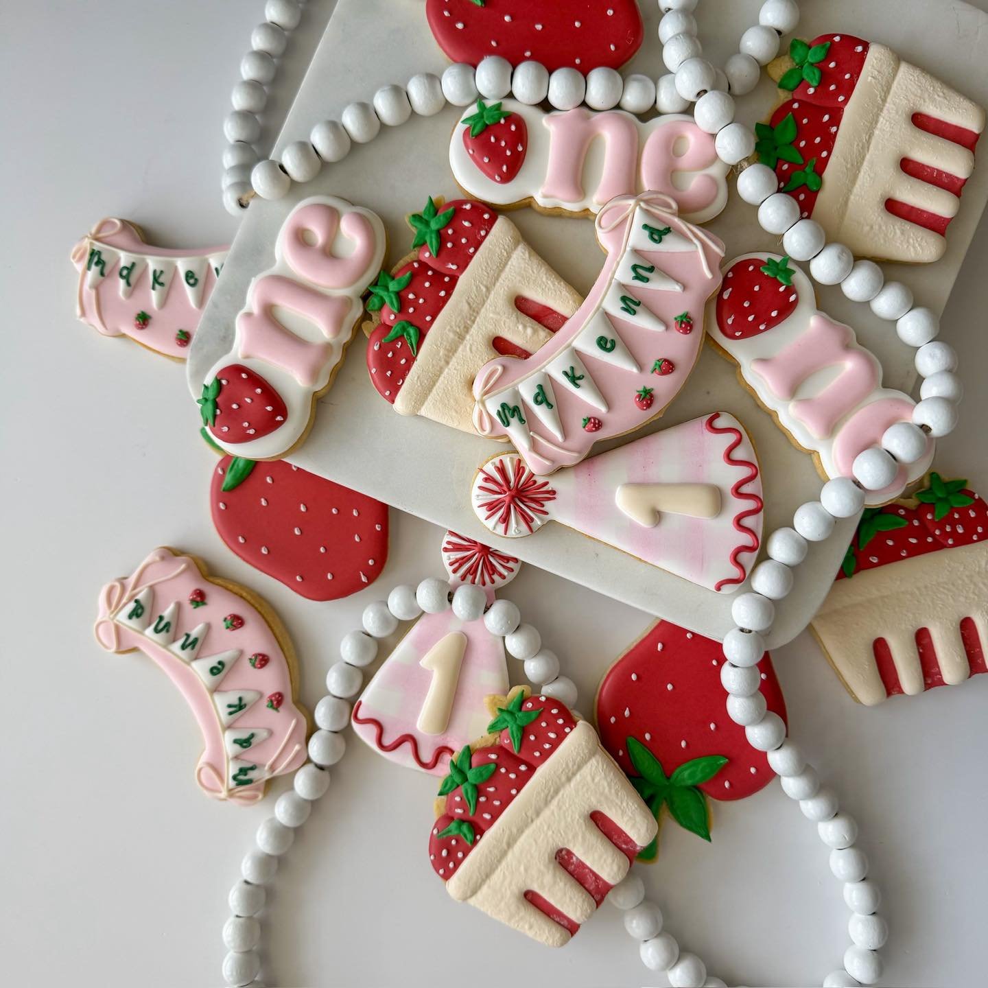 Happy National Gardening Day. Nothing berry sweeter than watching the little ones grow! 🍓🌼

#oneberrysweet #oneberrysweetyear #firstbirthday #firstbirthdayparty #firstbirthdayideas #NationalGardeningDay #gardenparty #strawberry #cookie #strawberryc