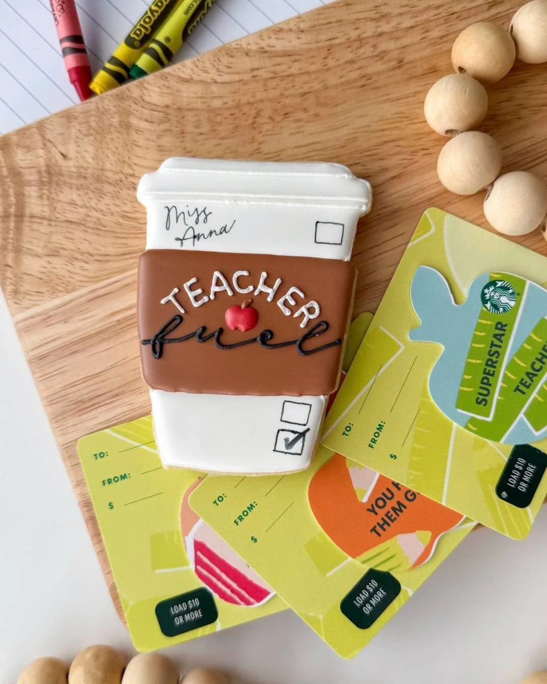 A latte appreciation in one post ☕🍪
Teacher gifts are live, and these two are making a very strong case for themselves! 
Place your orders here: https://www.sweetpinecookies.com/shop-preorder

#teacherappreciation #teacherappreciationweek #teachergi