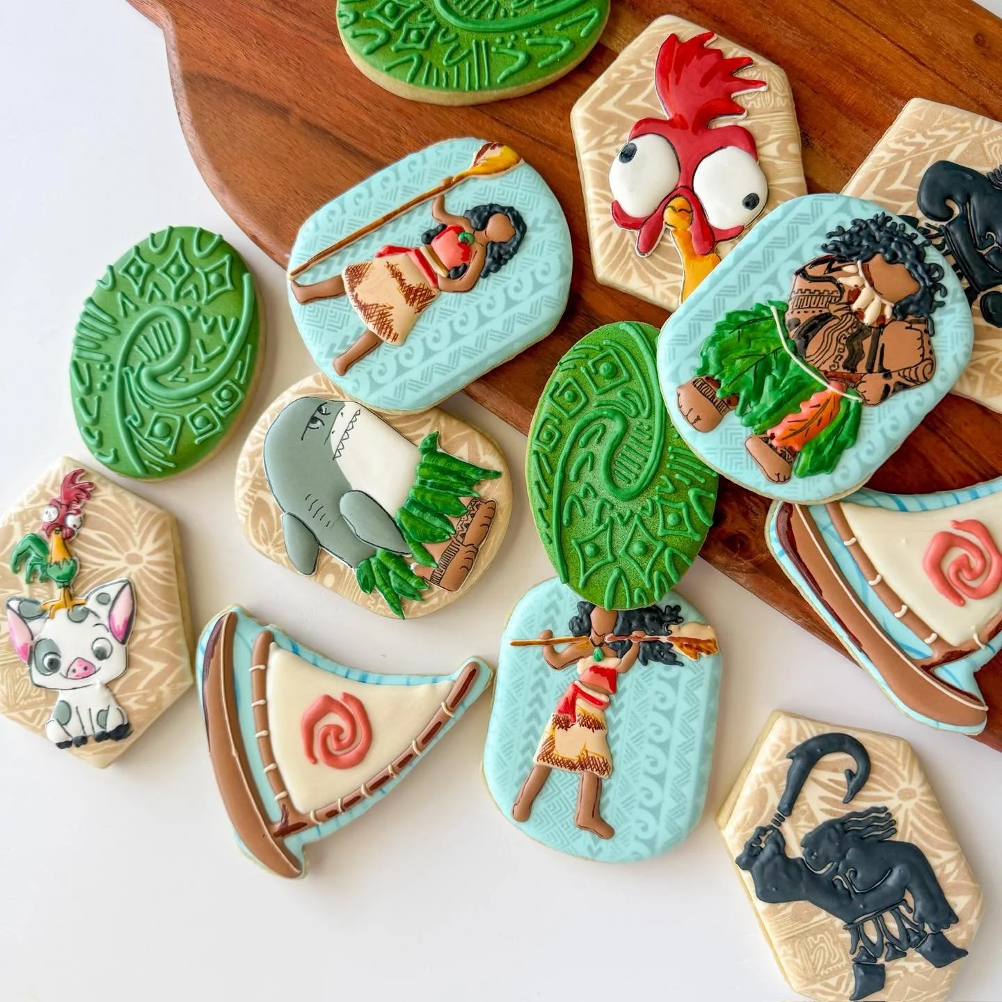See the line where the cookies meet the sea&hellip; IT CALLS ME 🌊🍪

#moana #moanaparty #moanainspired #moanabirthdayparty #birthdayparty #birthdaygirl #disneyinspired #disneyinspiredart #kidspartythemes #littlegirlpartytheme #sugarcookiesdecorated 