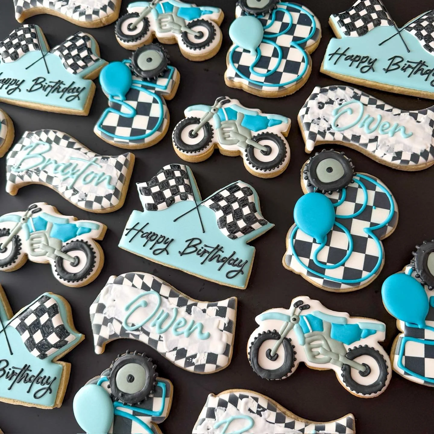 Two birthdays, one wheelie good theme 🏍️🏁🍪

#dirtbikeparty #motorcross #motorcrossracing #motorcrosslife #motorcrosskids #racinglife #racingbike #racingbirthday #boybirthdayparty #boybirthdaytheme #boybirthdayideas #sugarcookiesdecorated #royalici