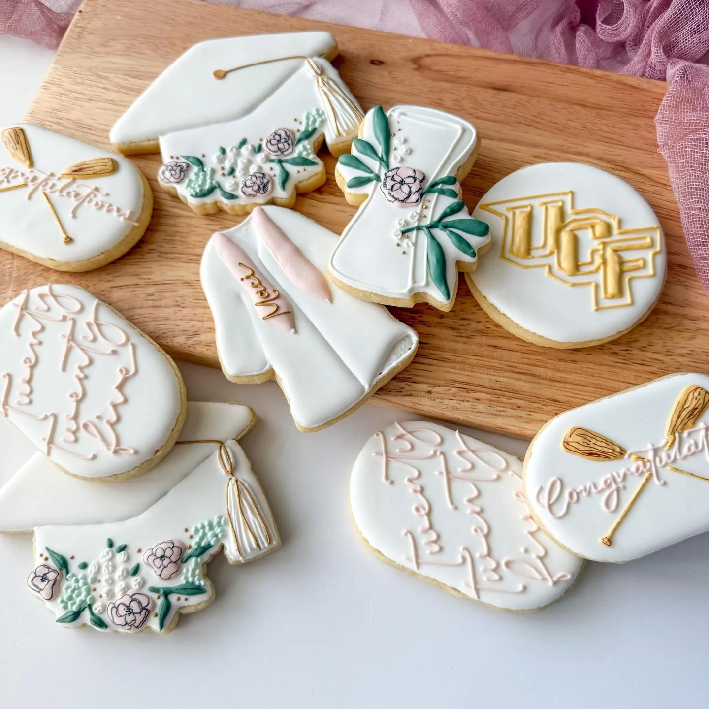 The tassel was worth the hassle&hellip; and the cookies are too 🎓🍪
Graduation season is here, and our graduation cookie sets are open for booking!

To celebrate as many grads as possible, we&rsquo;re offering two set options this year &mdash; both 