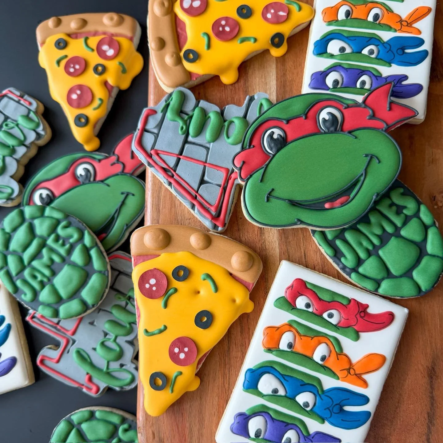 Cowabunga birthday shell-ebration 🍕🐢

#teenagemutantninjaturtles #tmnt #tmntcollector #tmntfanart #teenagemutantjinjaturtlesbirthday #boybirthdaytheme #nostalgia #tmntbirthday #cowabunga #turtlepower #sugarcookiesdecorated #royalicingcookies #sugar