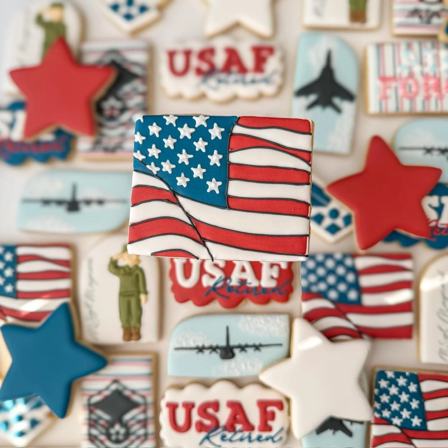 Land of the free, because of the brave.
Today we remember and honor those who gave their lives in service to our country ❤️🤍💙

#MemorialDay #patrioticcookies #redwhiteandblue #memorialdayweekend #militaryretirement #militaryRetiree #USAF #remembert