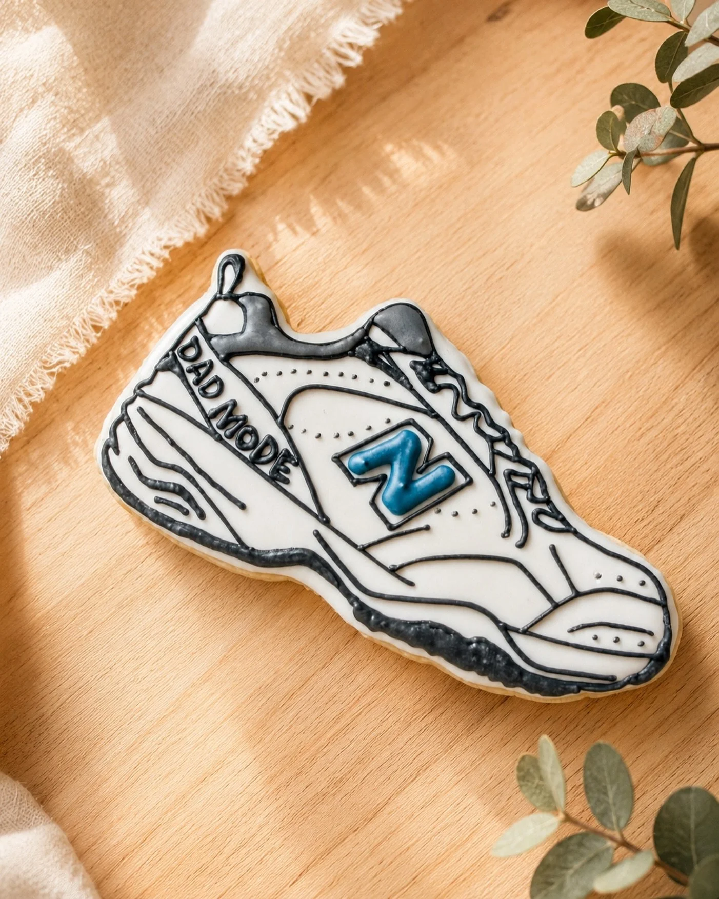 Suburban Legend 🍪
Because some dads wear capes, and some wear dad shoes 🤪
Shop our Father&rsquo;s Day collection here: www.sweetpinecookies.com #fathersday #fathersdaygift #customcookies #decoratedsugarcookies #fathersdaycookies