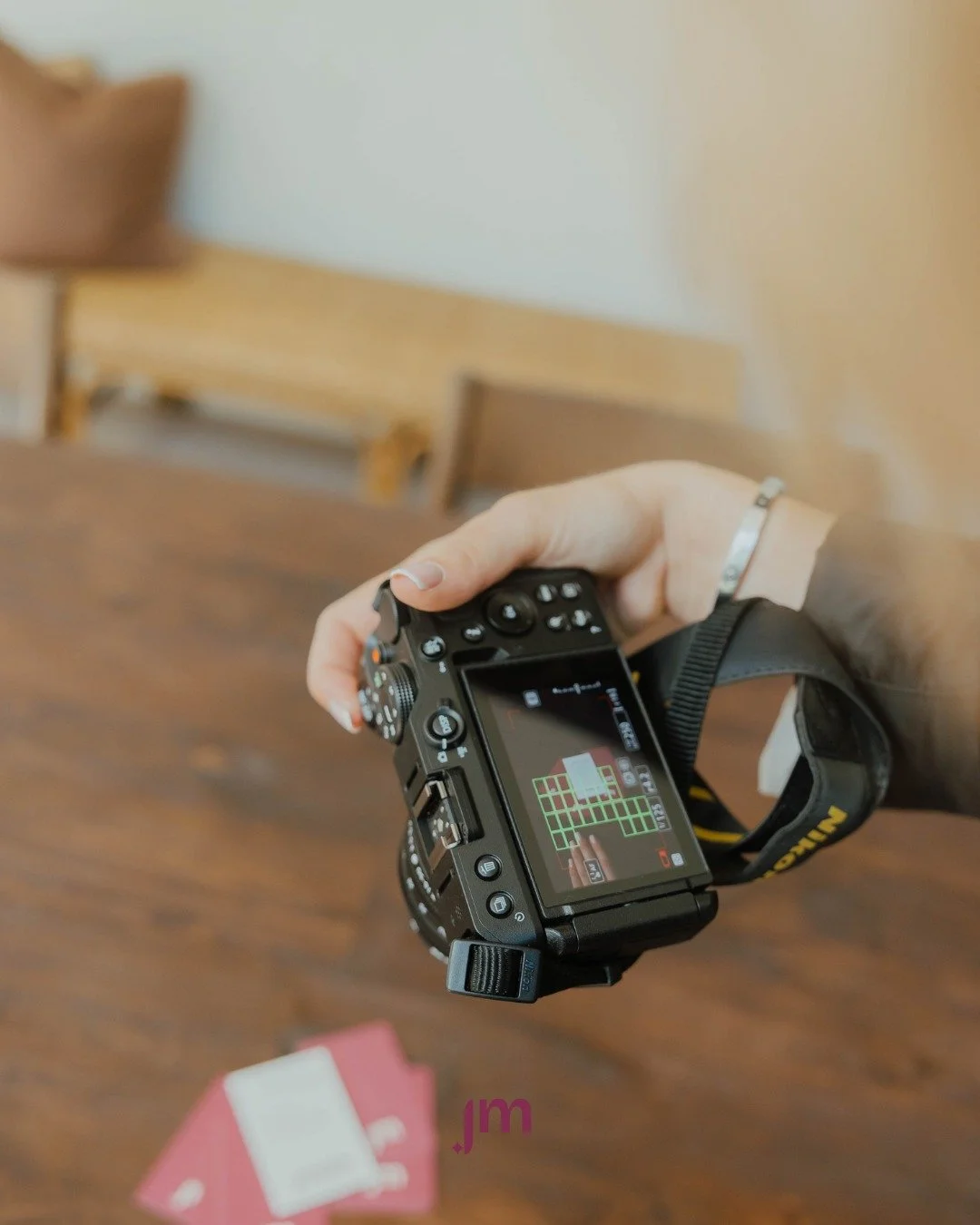 Event vibes? I got you.

Laatst stond ik op een zalig event waar ik de volledige content mocht verzorgen: van professionele foto&rsquo;s en video&rsquo;s  tot spontane contentidee&euml;n die perfect aansloten bij de sfeer &eacute;n het merk. 📸

Want