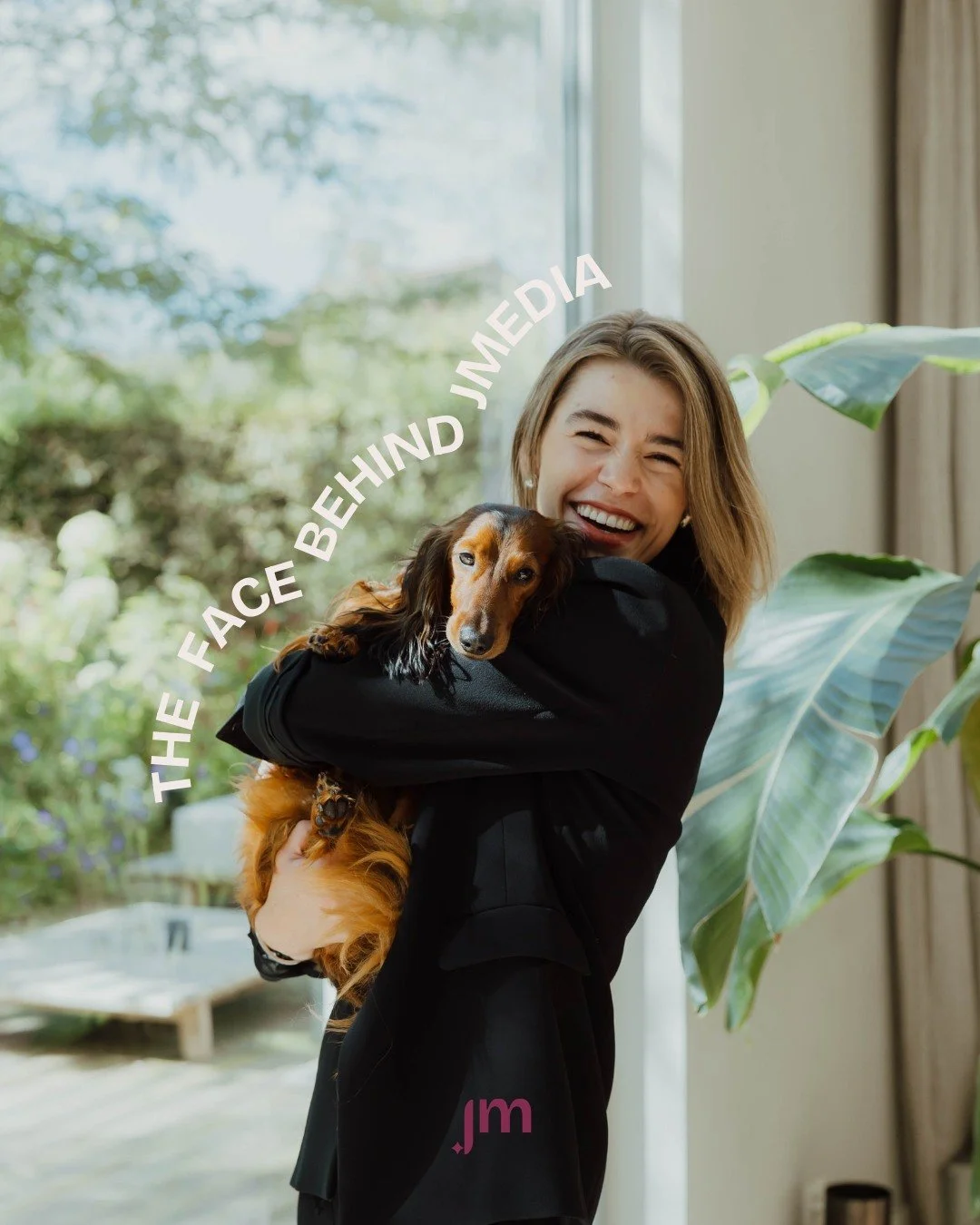 Meet Julie, the face behind Jmedia 🪩

Al 2 jaar mag ik doen wat ik het liefste doe, ondernemers ondersteuenen en laten stralen. Dit doe ik niet alleen. Ik doe dit samen met mijn sidekick Lou 🐾

Mijn kracht zit in jouw ondersteunen bij het uit hande