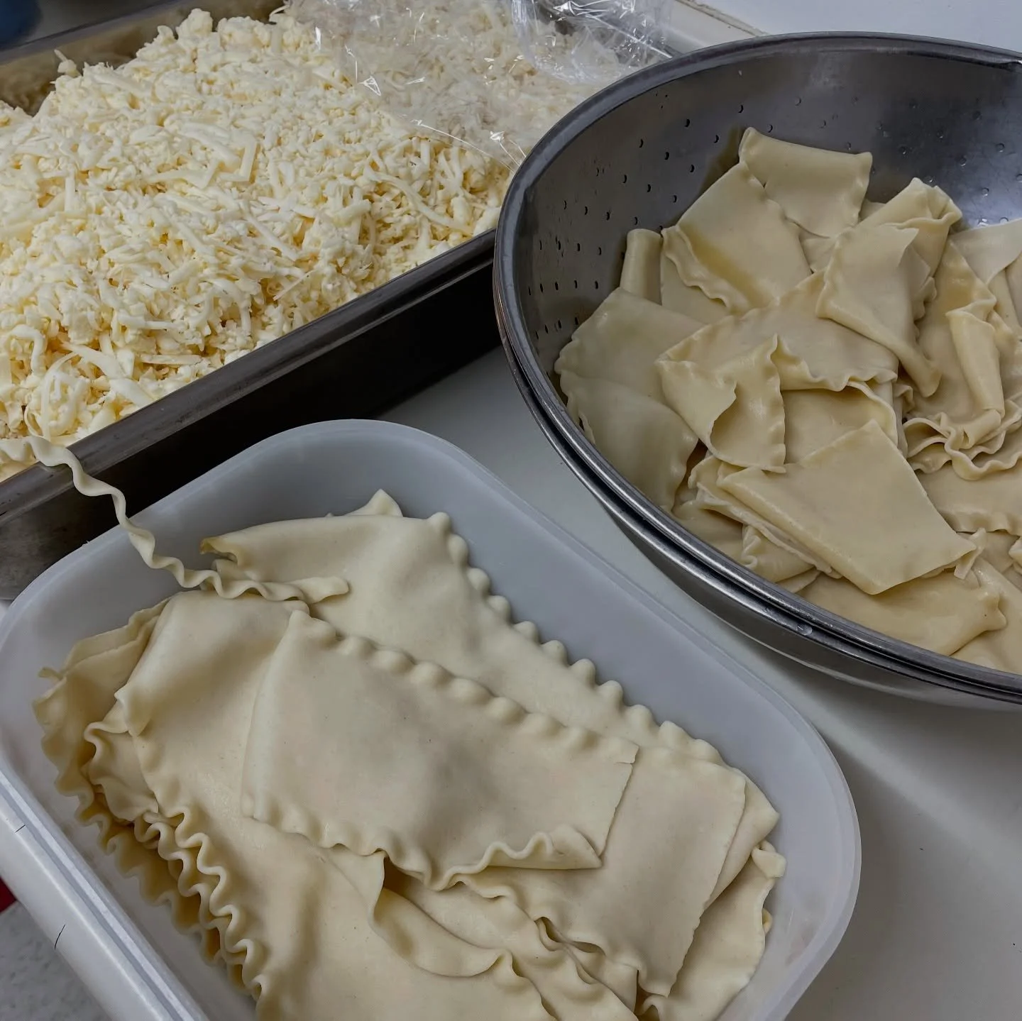 Catering orders galore today! 👏

Homemade lasagnas rolling out and the kitchen is in full swing. Thank you PG for keeping us busy!

Today&rsquo;s Lunch Special:
Pork ragout with mushroom cream sauce, served with crispy potato croquettes.

Soups Toda