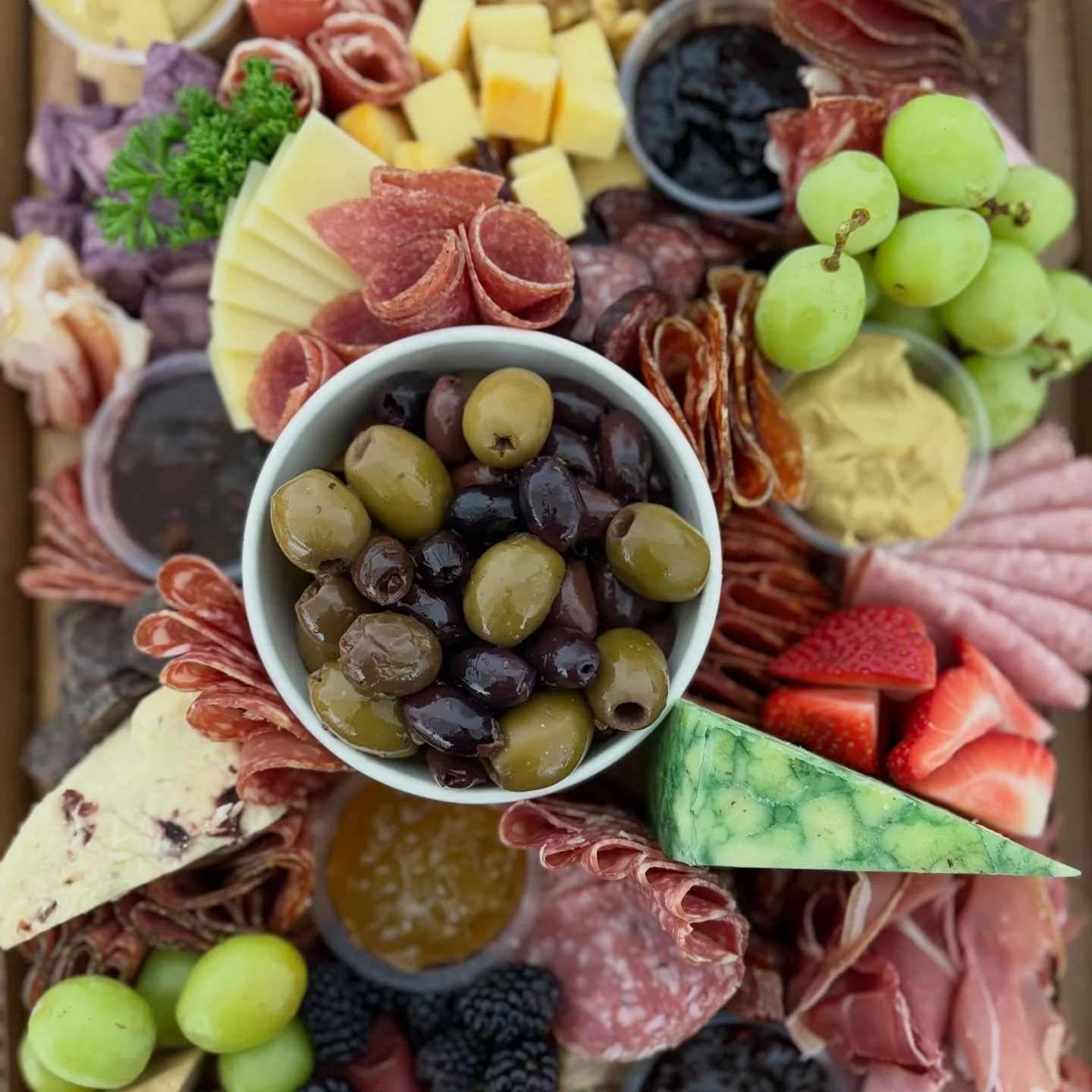 🥃 Premium Charcuterie for a Whiskey Night 🧀

One of our recent catering orders. A premium charcuterie board packed with bold cheeses, cured meats, and classic accompaniments. Perfect for whiskey nights, corporate events, or special gatherings.

Nee