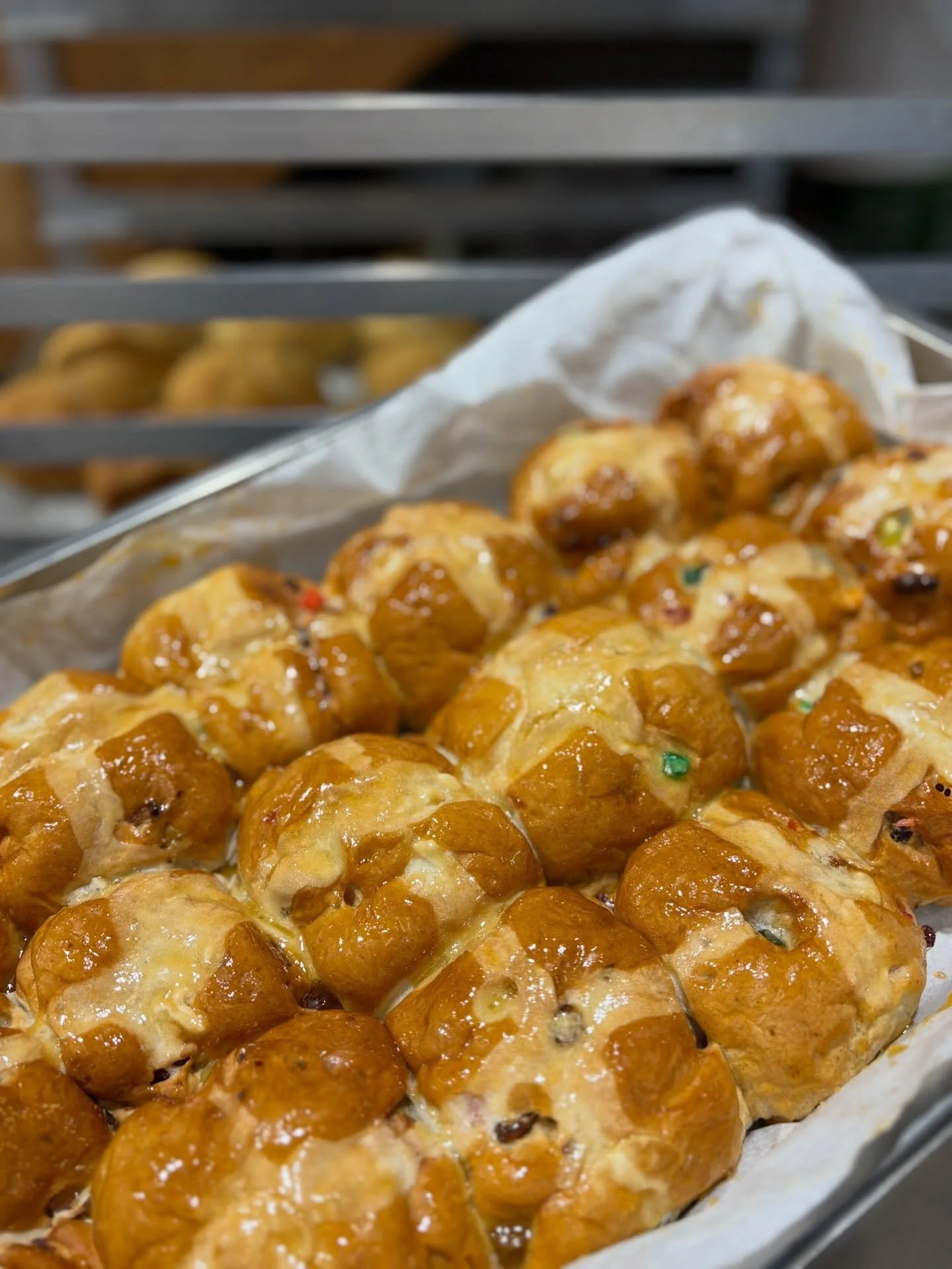 FRESH OUT OF THE OVEN! ♨️

HOT CROSS BUNS!! 

Need some last minute buns? We got you covered! 

Open until 5pm today and from 9am-2pm tomorrow

#AdriaDeli #AdriaDelicious #TasteOfAdria #PGDelis #FreshDeli