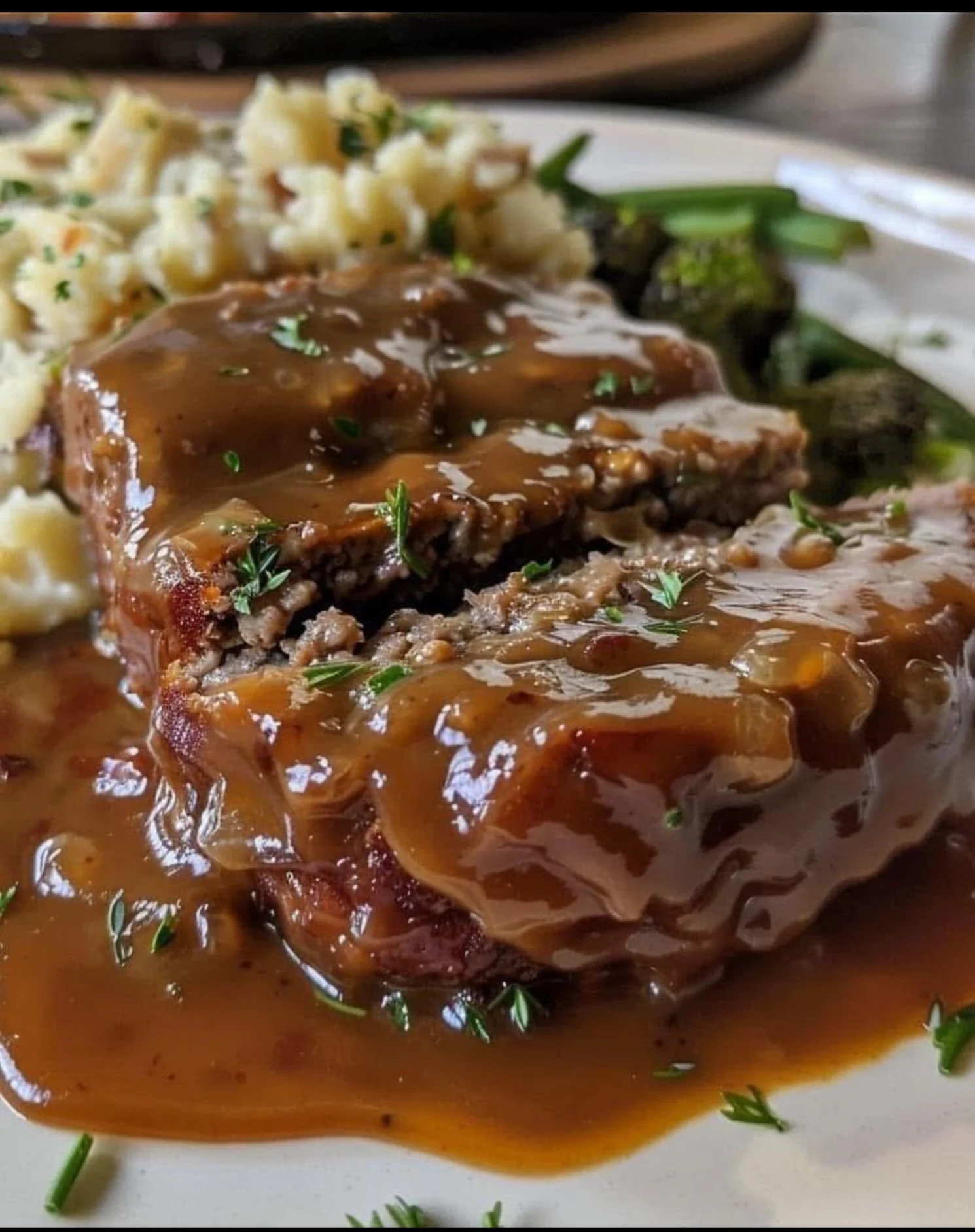 FULL STEAM AHEAD! 

We&rsquo;re back after the long weekend and things are moving fast at the deli! 

Catering board is filling up, prep is happening and we&rsquo;re got comfort food at its finest today! 

LUNCH SPECIAL 

Salisbury steak with creamy 