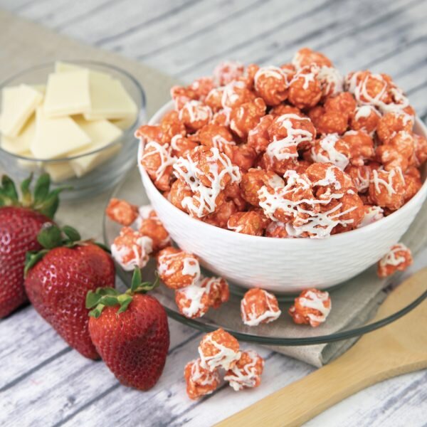 STRAWBERRY SHORTCAKE-
This delicious blend of strawberry popcorn and white chocolate drizzle makes you dream of a summer favorite – Strawberry Shortcake. Gluten Free.