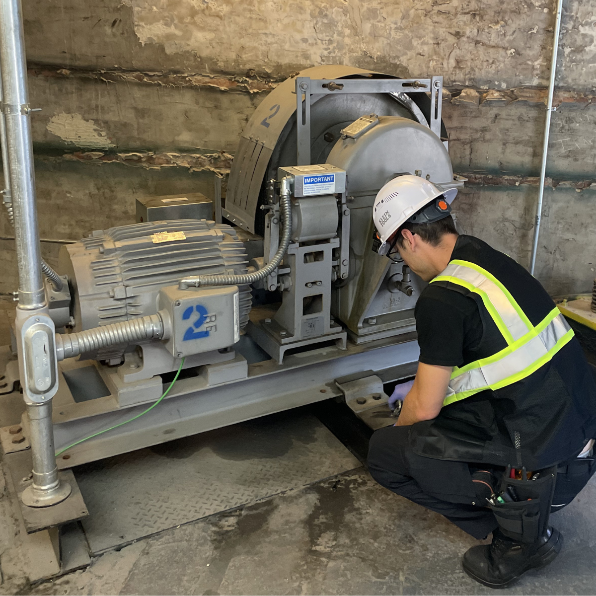 Hydraulic elevator room
