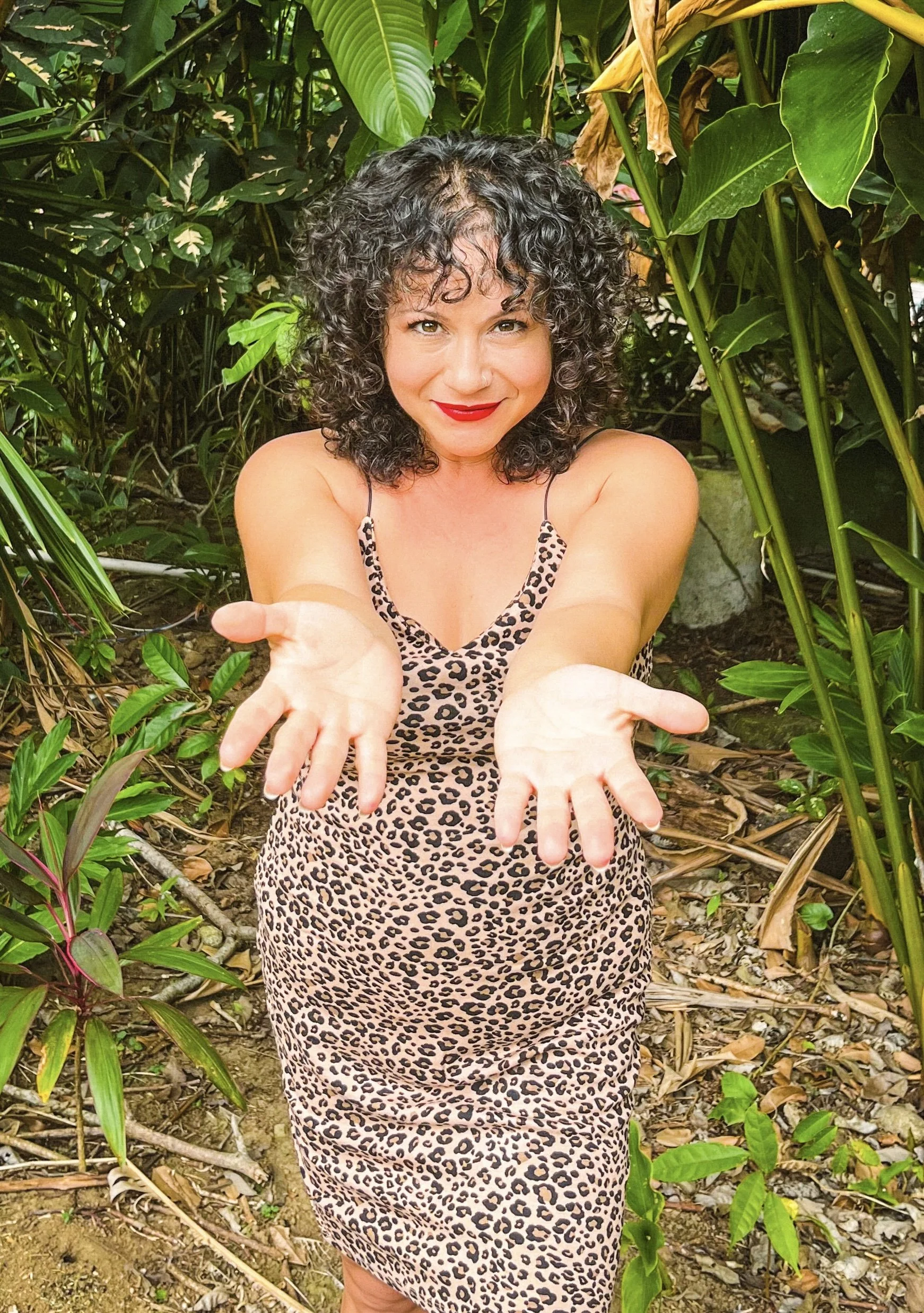 Jessica Stewart leading a women's love and embodiment workshop, Manifest Love Coaching