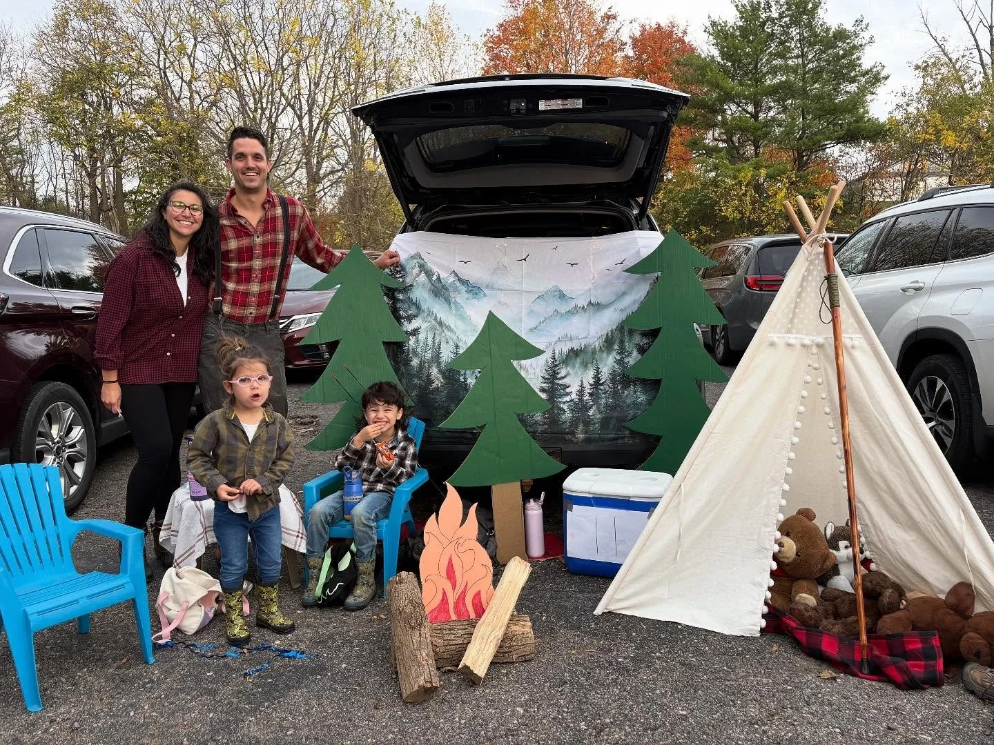 Thank you to all of the students and families who came out for the RNS Trunk or Treat! 👻🕸️
From flying candy to swirling capes, it was a blustery afternoon with plenty of Halloween magic. 🧡🕷️
We’re so grateful for our amazing community wh
