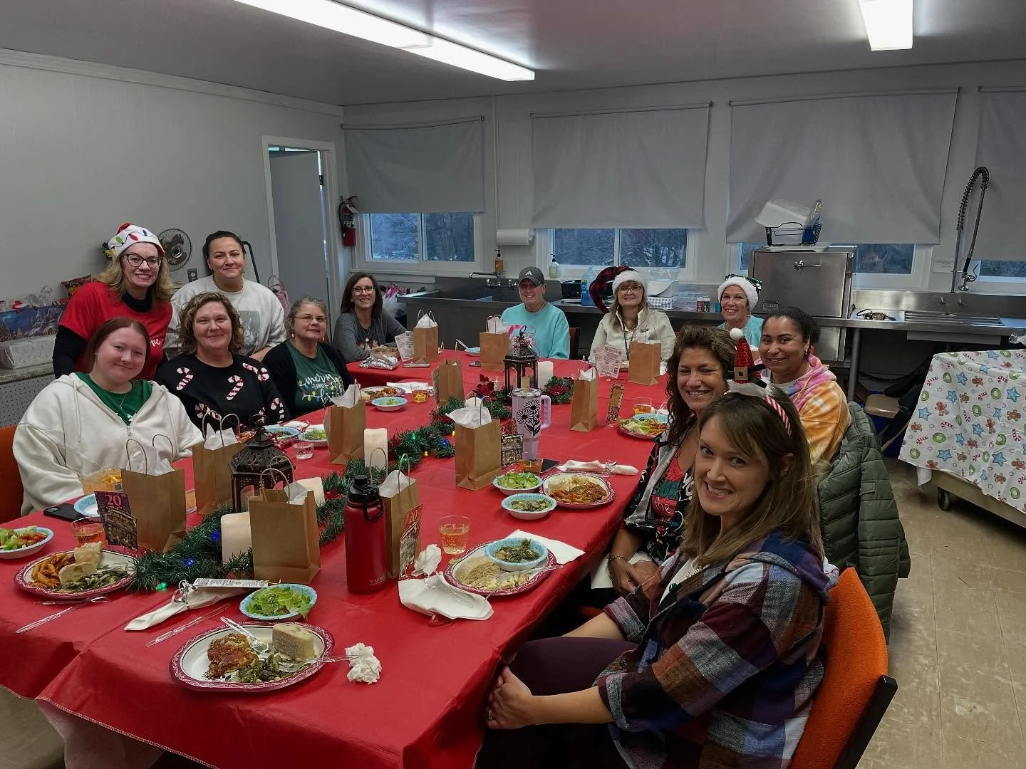 Today our RNS teachers gathered for a festive holiday celebration filled with cheer and delicious food from @gias.pizzakitchen 🍝🎄

Thank you to our RNS families for the generous gift cards given to the teachers. Your thoughtfulness made this celebr