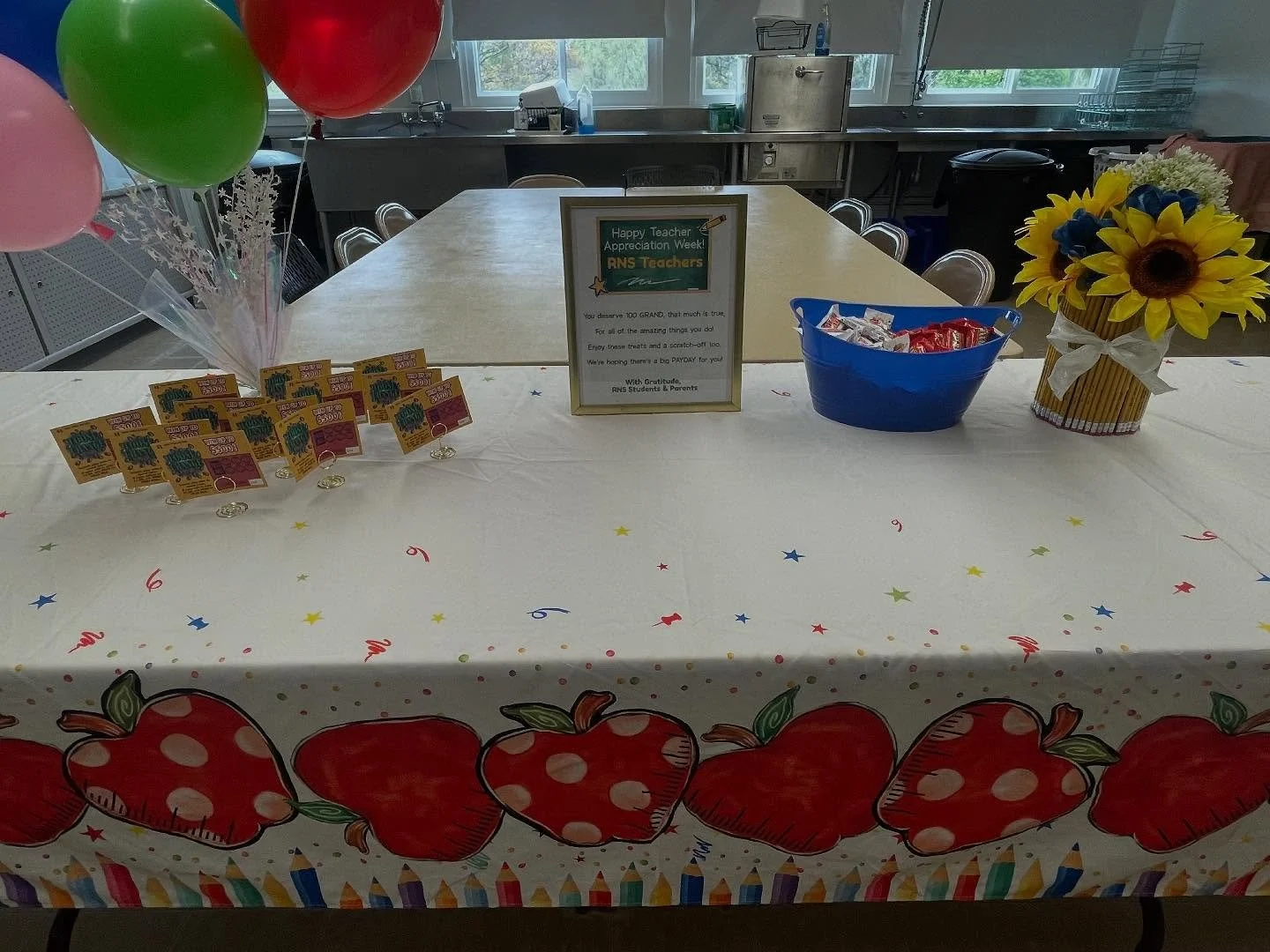 🌟Teacher Appreciation Week, Day 1 🍎
Sweet treats + a chance to win big! 
Our teachers truly deserve 100 GRAND &amp; a PAYDAY! 🍫🎟️