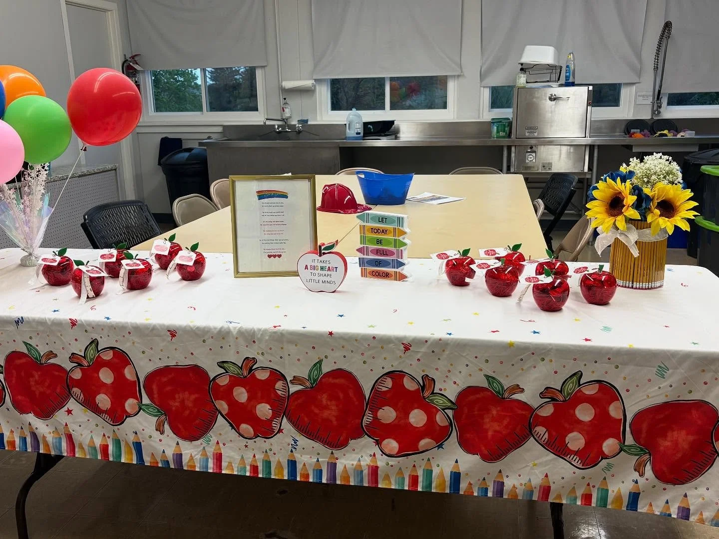 🍎 Teacher Appreciation Week, Day 3 🍏
A special treat for the core of our school! Wishing the RNS staff a bushel of thanks today 🩷🍬🤩