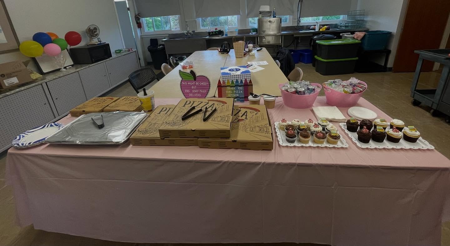 🍕Teacher Appreciation Week, Day 4 🧁
Serving up a slice of appreciation for the best teachers around!
Shout to @gias.pizzakitchen for a delicious lunch, we are so thankful for all of the love 💗