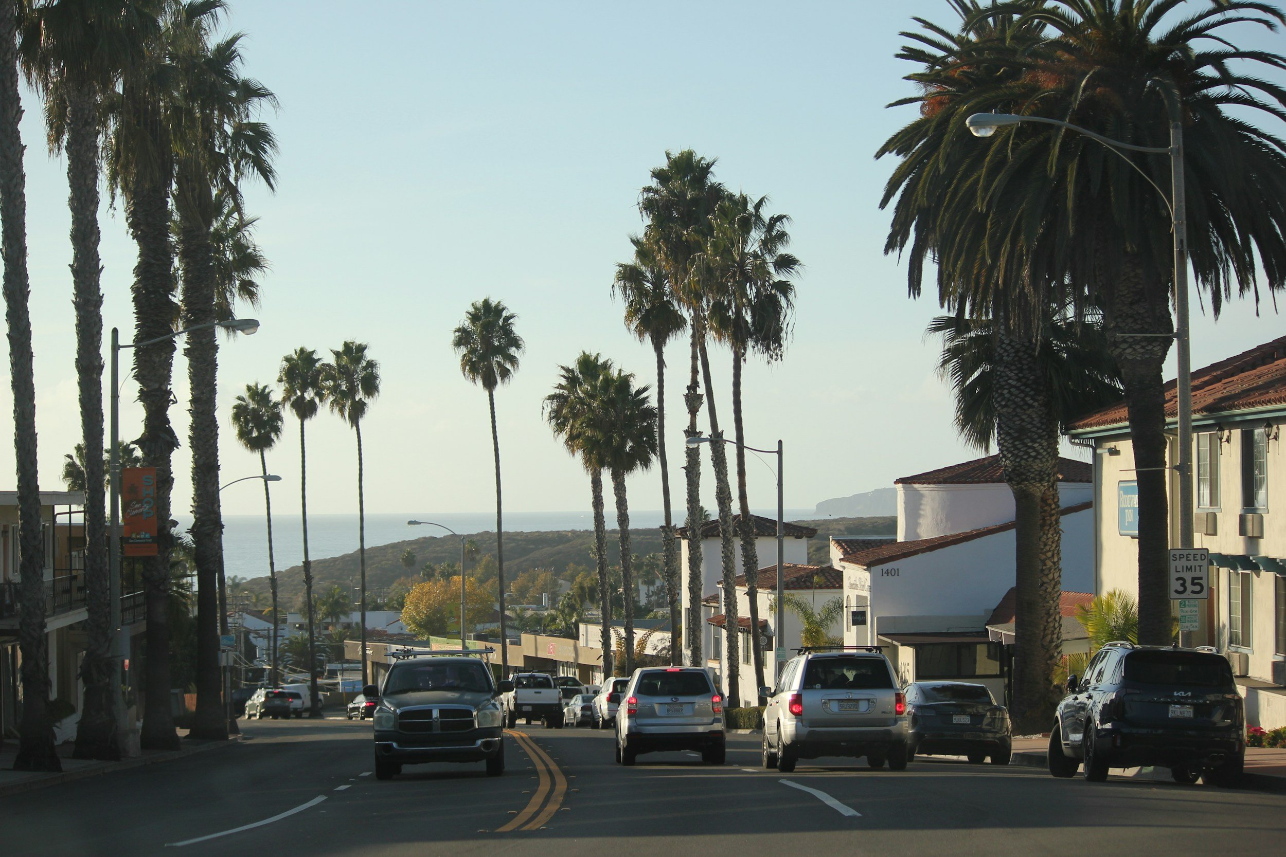 Luxury Townhomes in Corona Del Mar: A Comparative Analysis of Pricing and Amentities