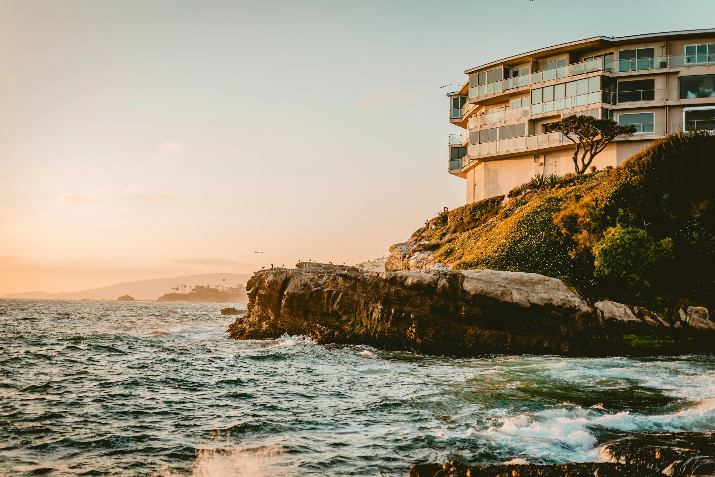 Main Beach vs Downtown Laguna Beach Condo Prices: A Comparative Analysis by Chad Concolino Realtor