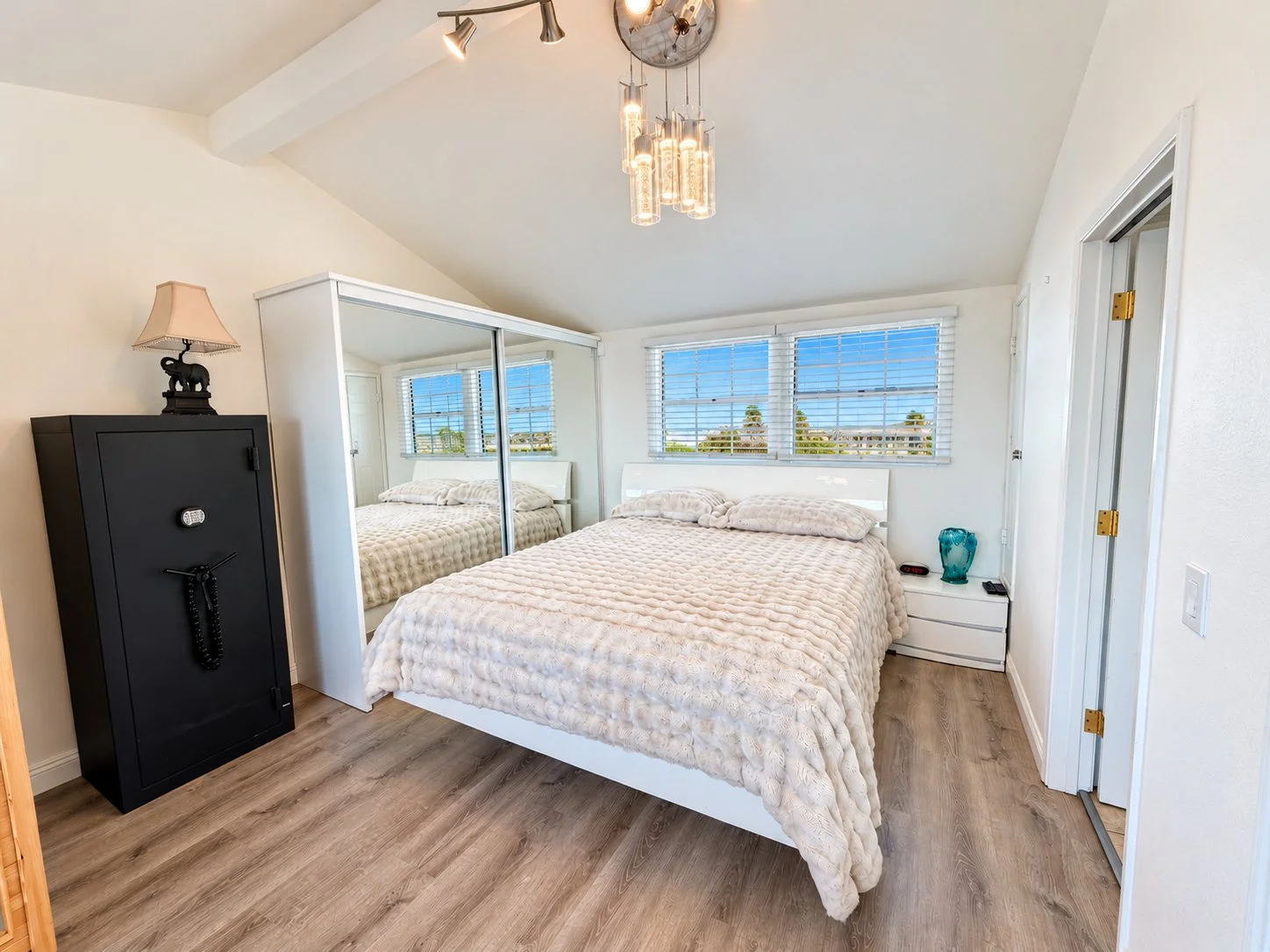 MLS_Enhanced_Bedroom_02.jpeg