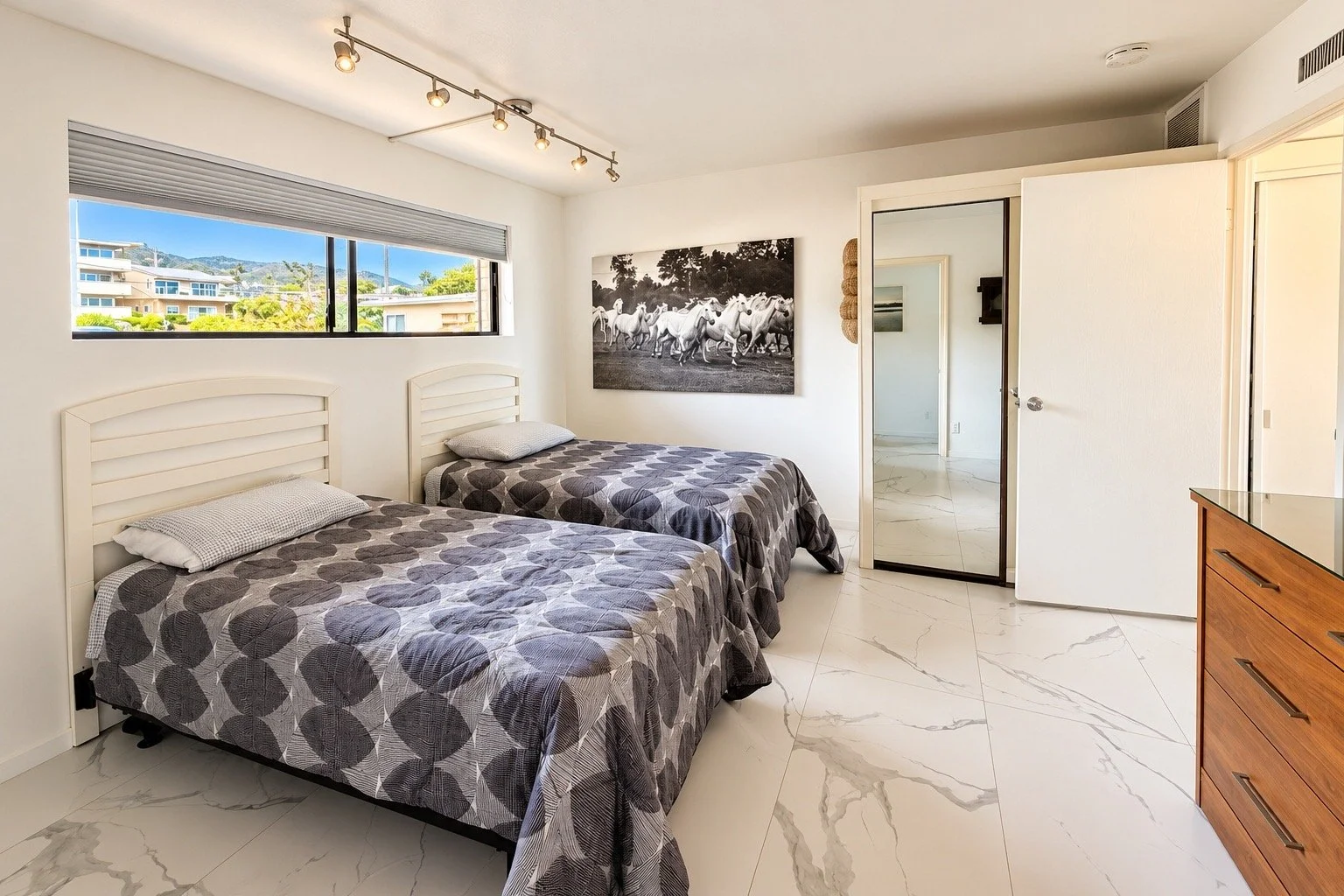 Enhanced_Twin_Bedroom_CRMLS.jpeg