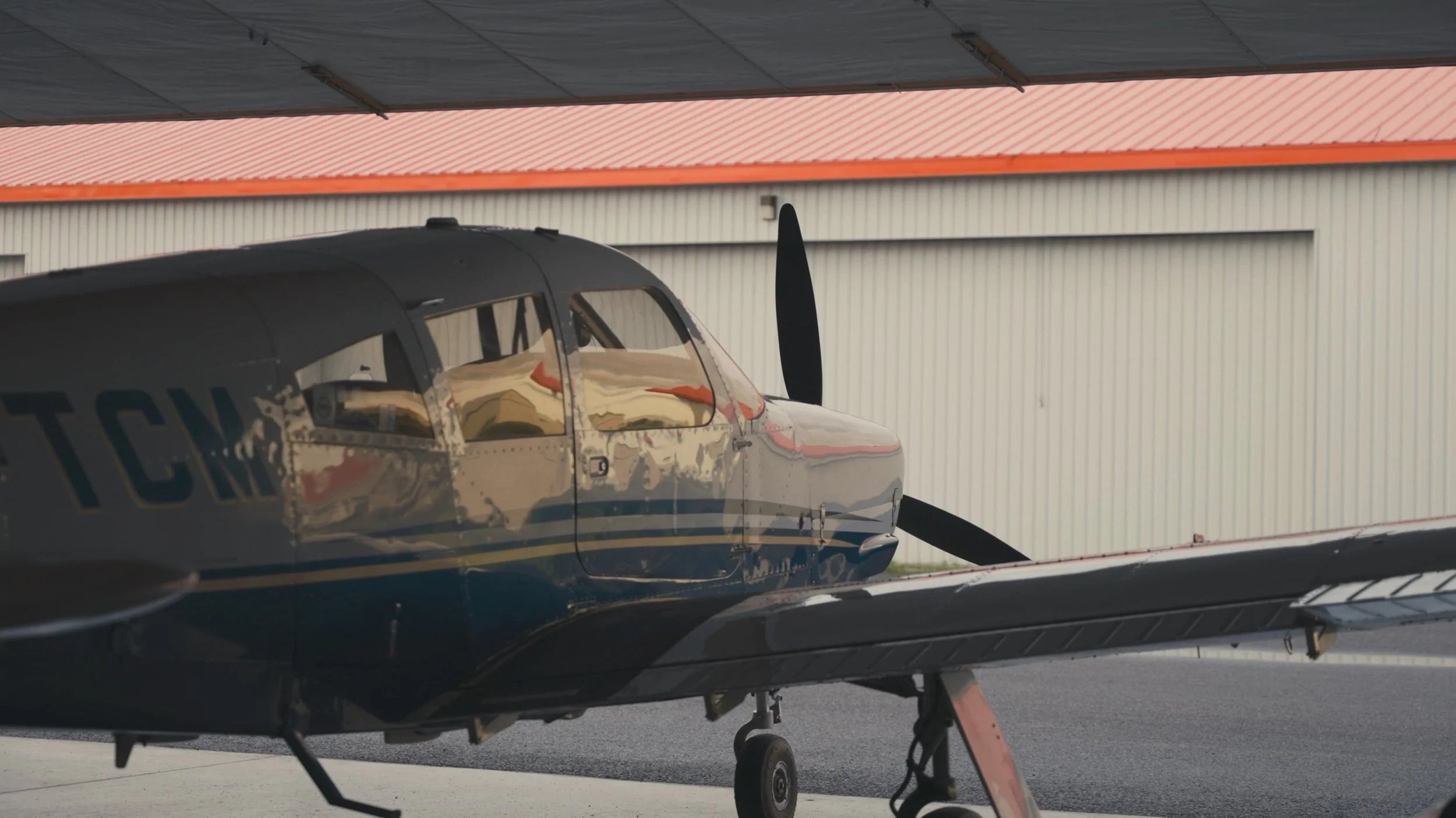 PIlote de demain Avion hangar.jpg