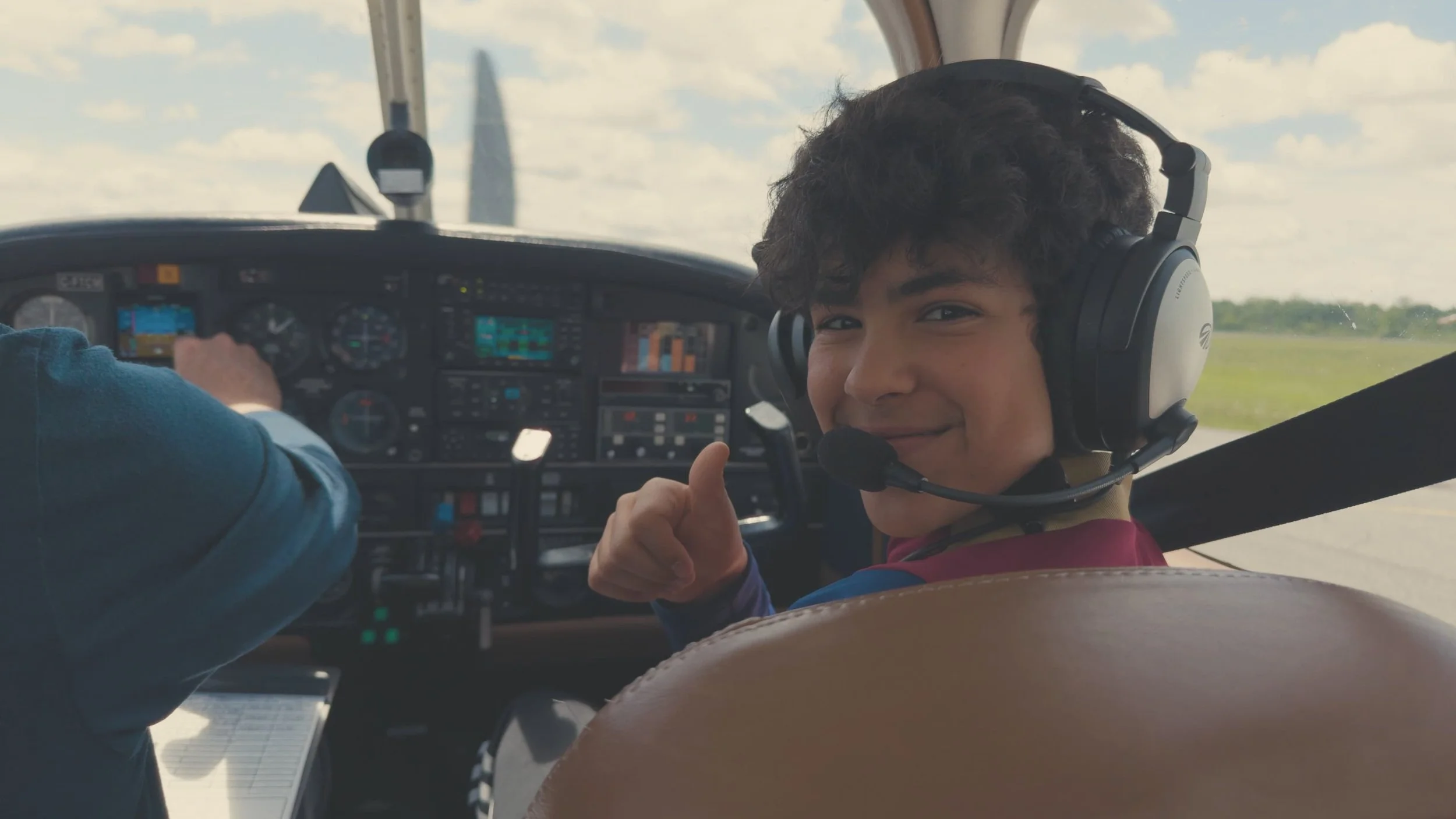 Pilote de demain kid thumbs up.jpg