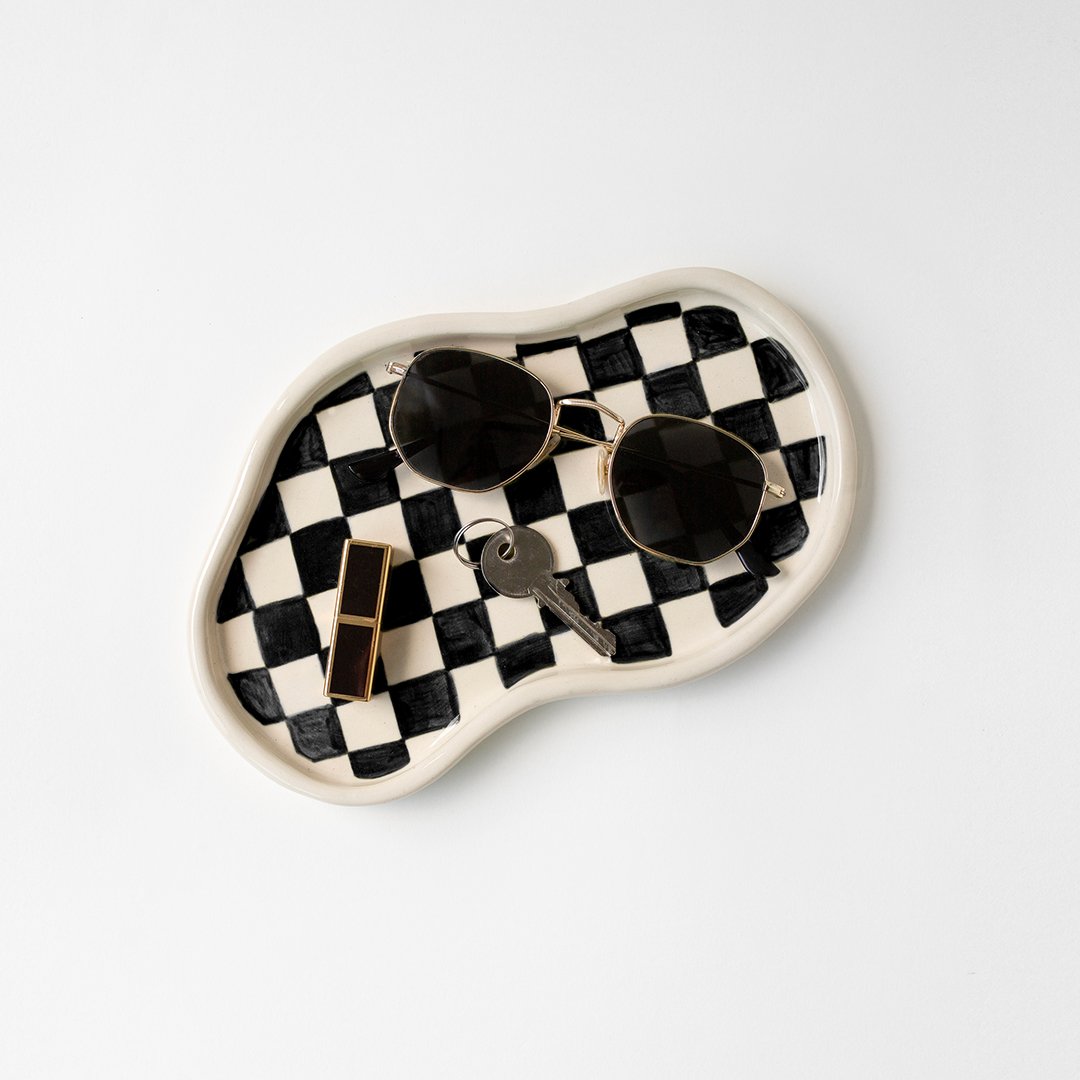 44_Product_CheckeredTray_Black_01.jpg