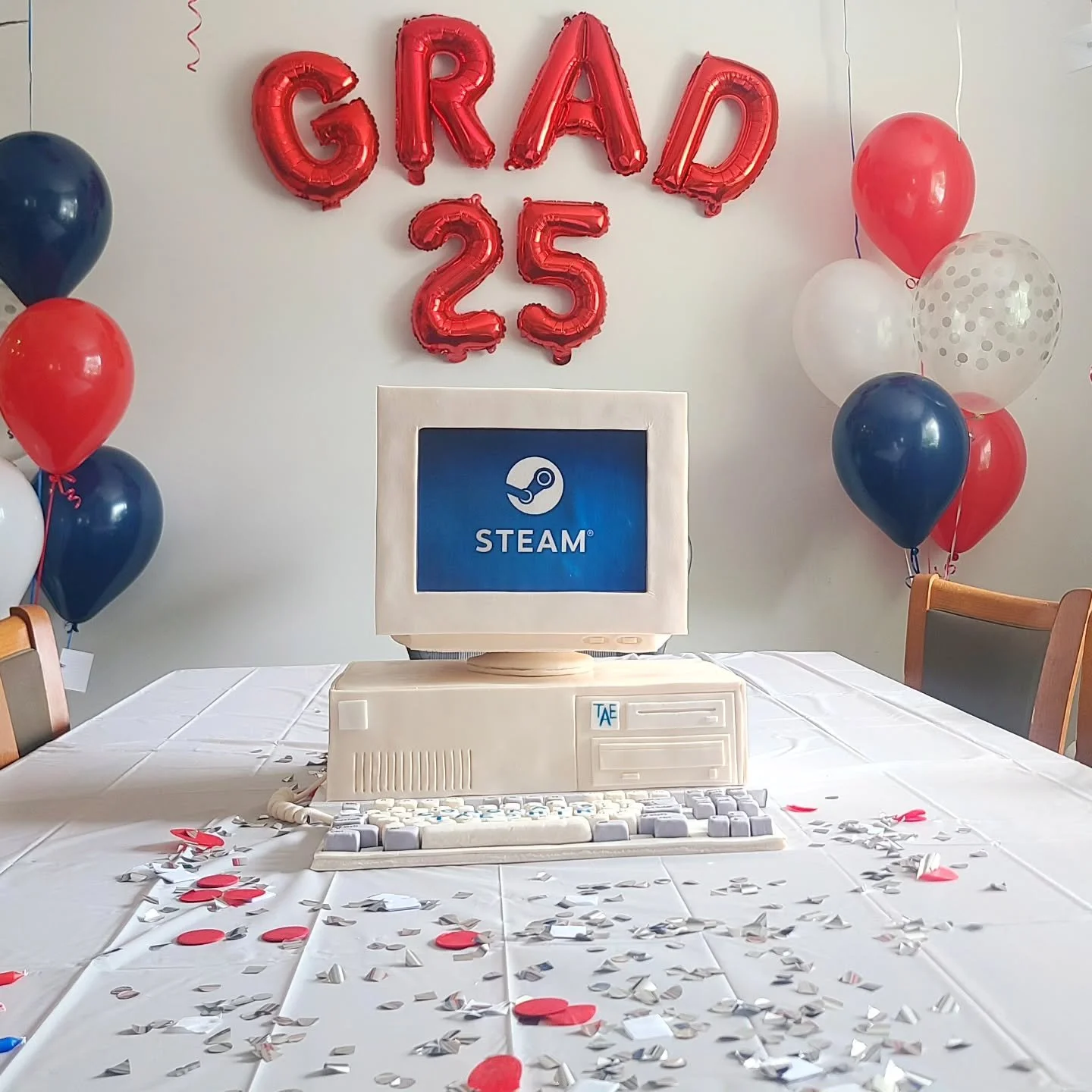 Sculpted old school computer graduation cake!
.
.
.
#oldschool #sculptedcake #SaraHallCake #isitcake #graduationcake #customcake #localingredients #westernmass