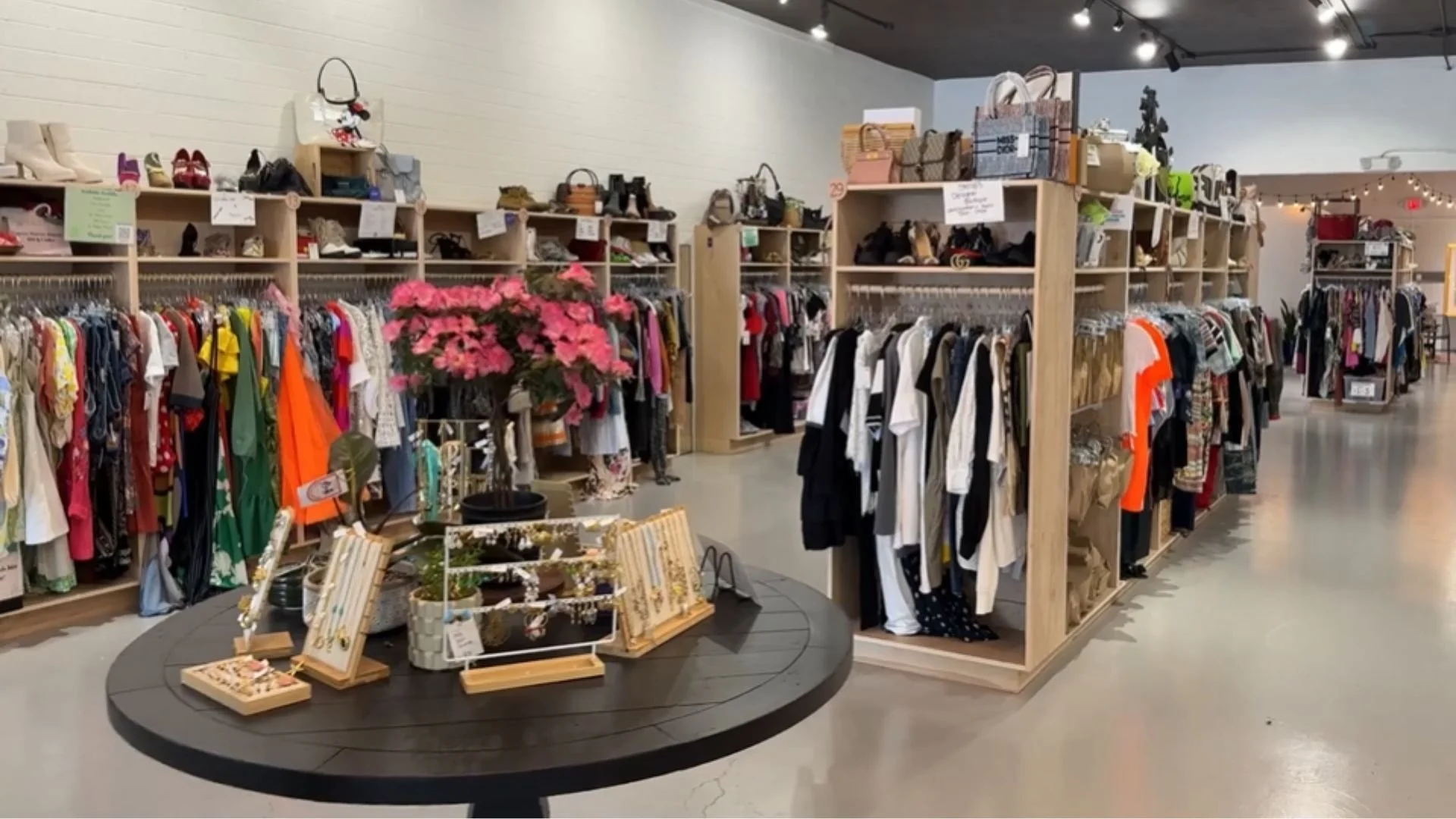 How to Sell Clothes in Las Vegas Without Online Marketplaces or Buy, Sell, Trade Stores