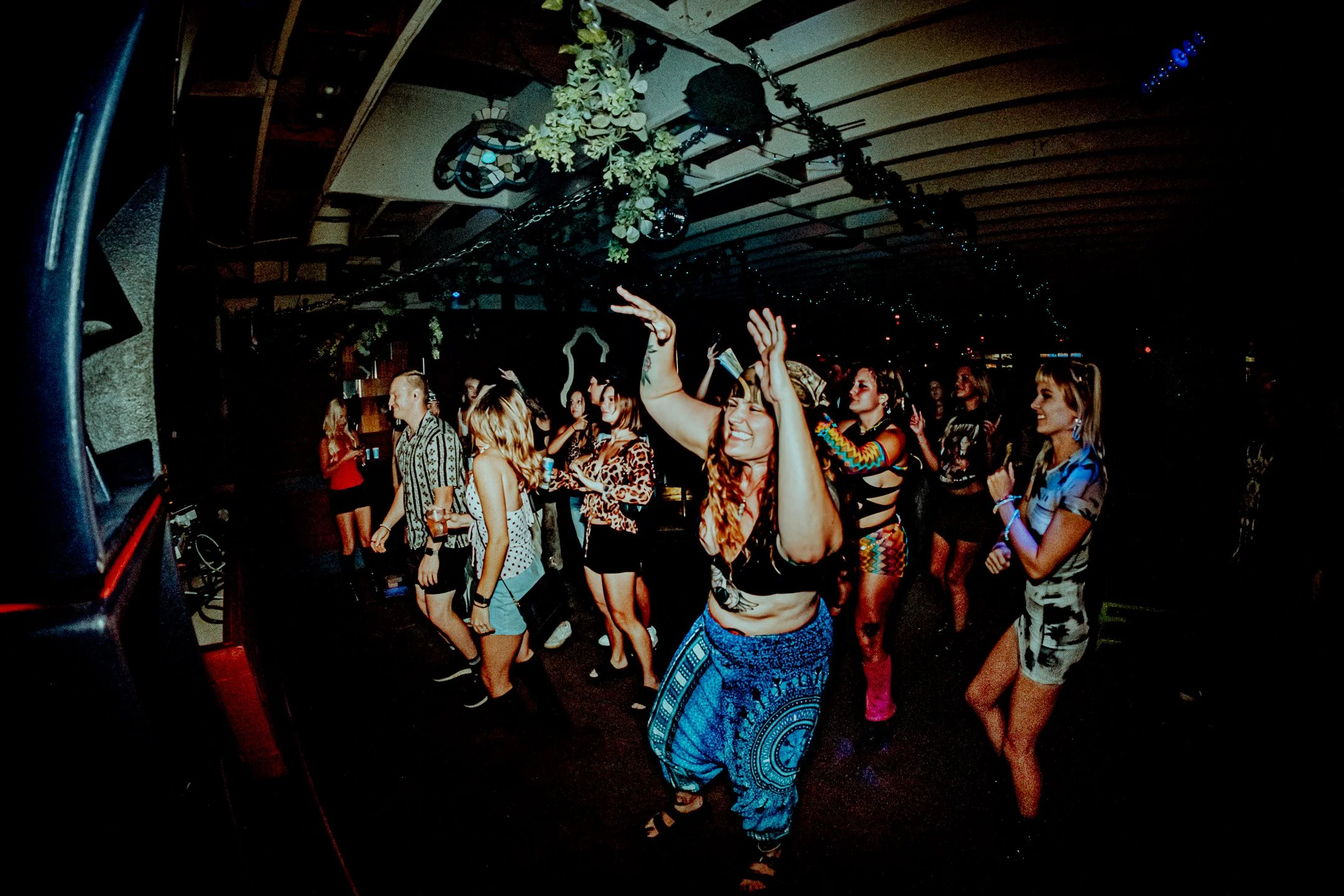 crowd98.jpg